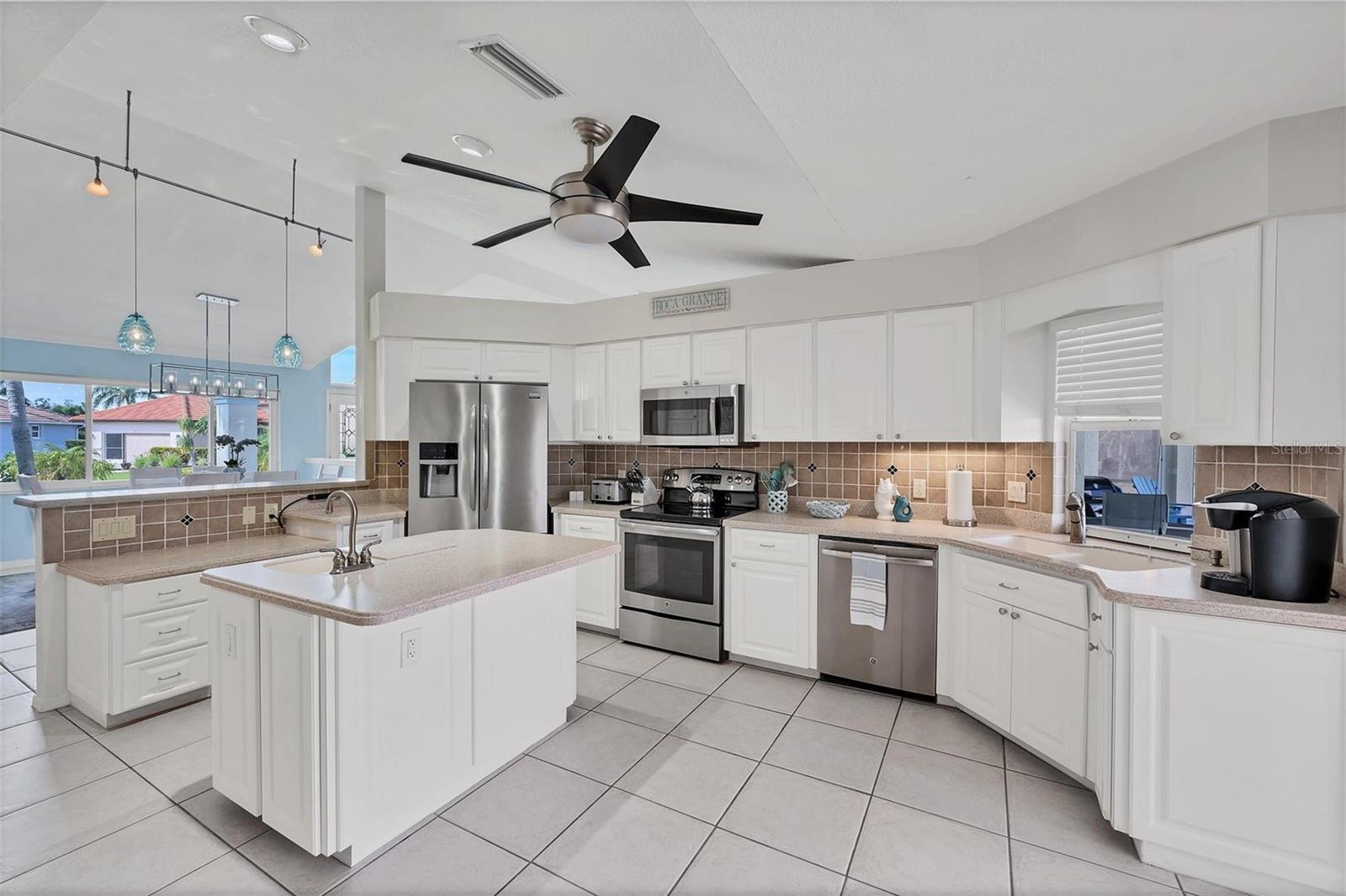 11 AMBERJACK TER, PLACIDA, FL, 33946