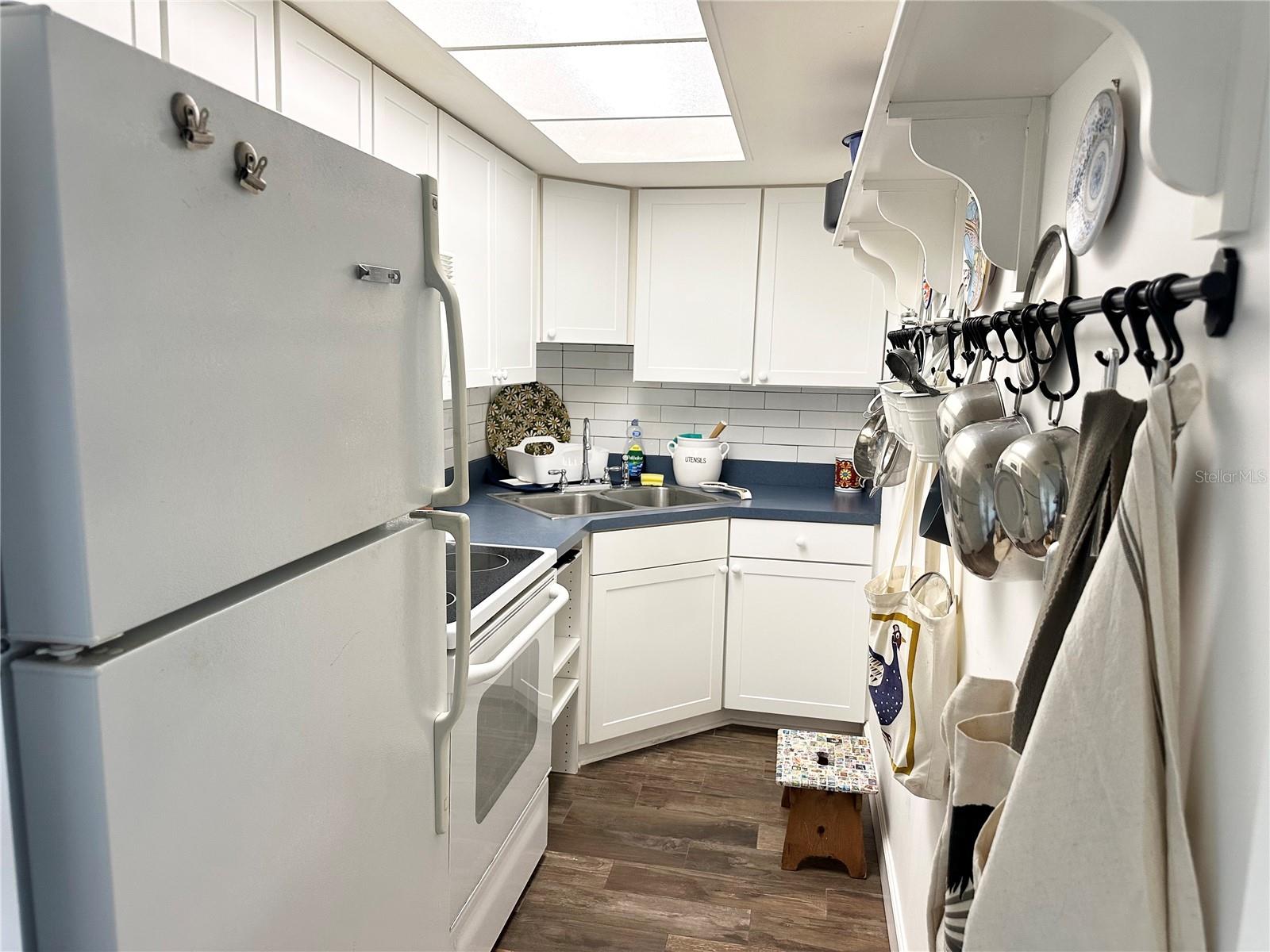 100 WAVERLY WAY #303, CLEARWATER, FL, 33756