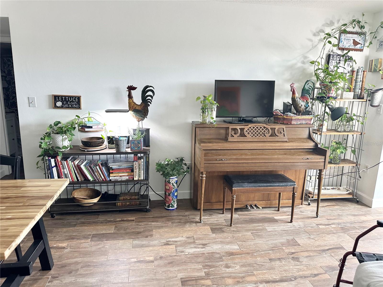 100 WAVERLY WAY #303, CLEARWATER, FL, 33756