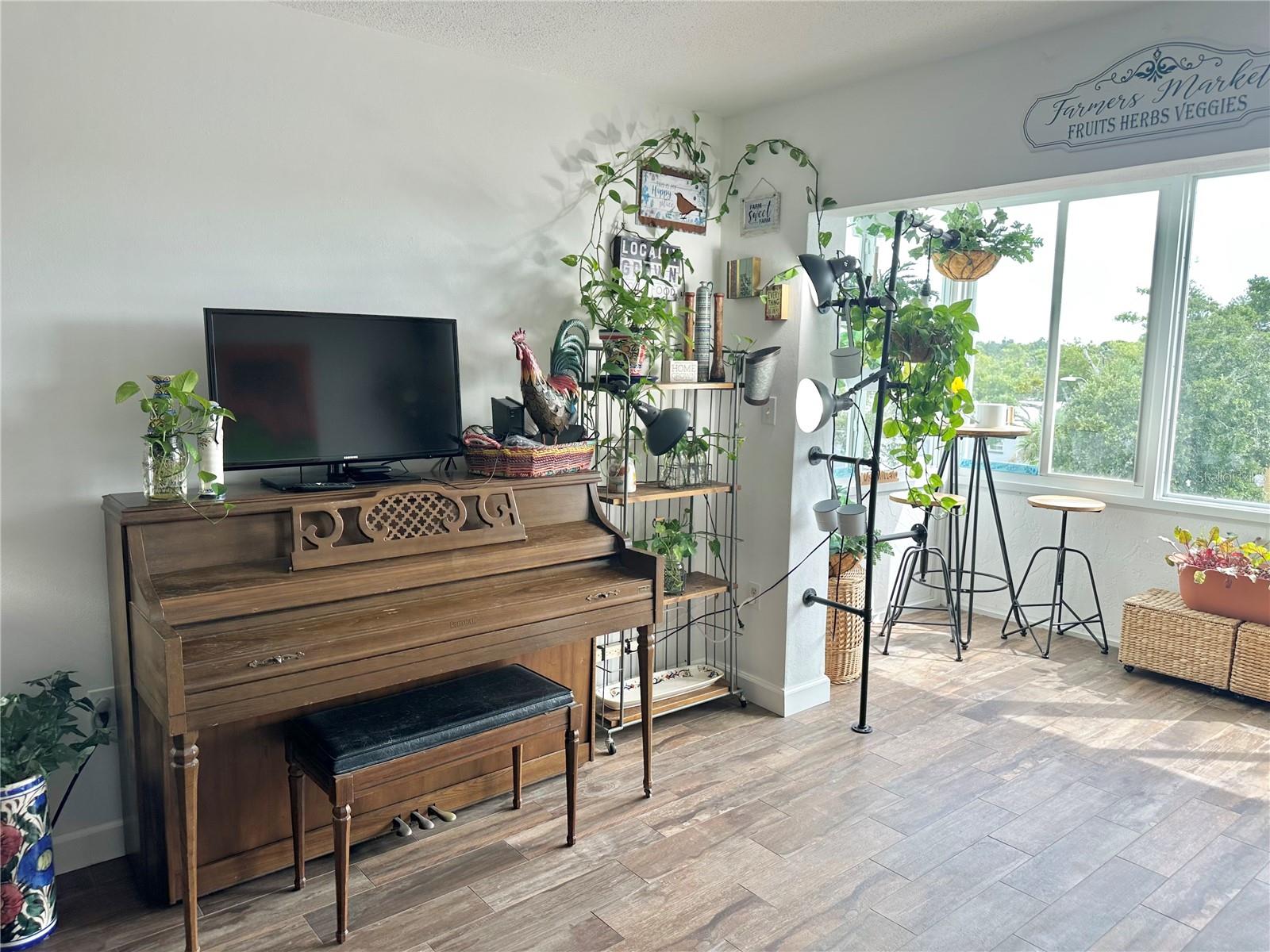 100 WAVERLY WAY #303, CLEARWATER, FL, 33756