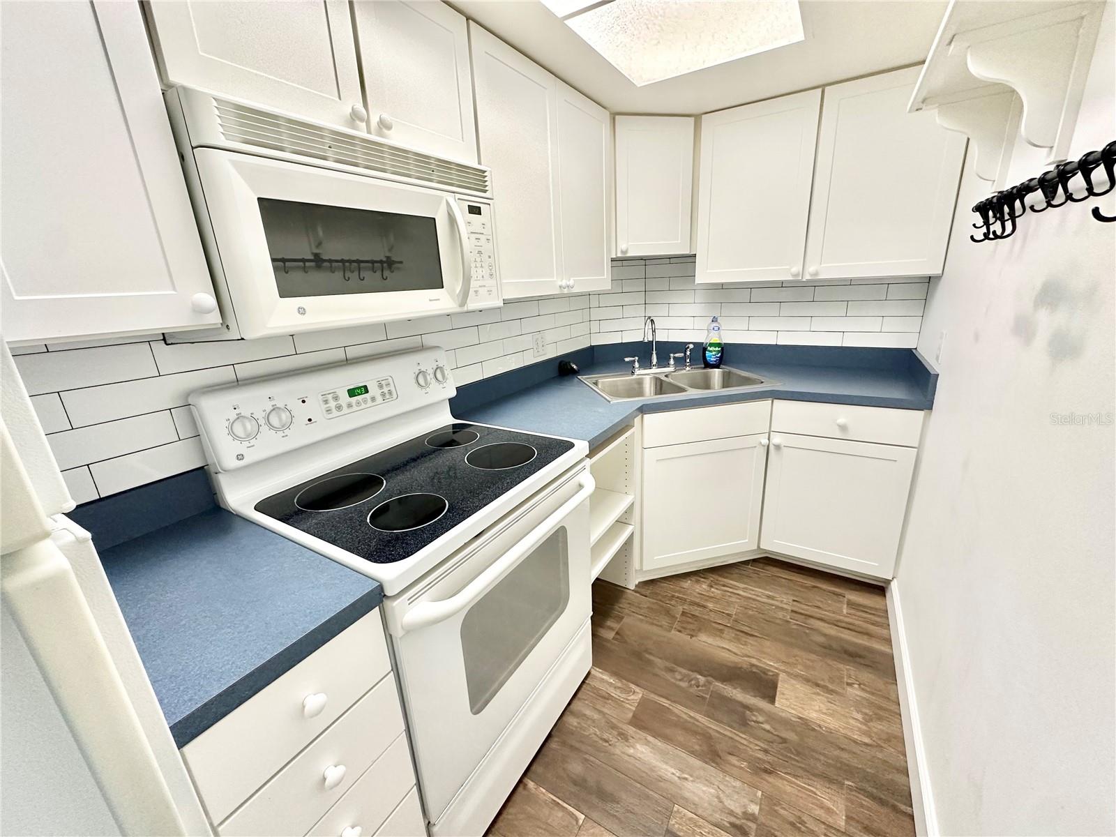 100 WAVERLY WAY #303, CLEARWATER, FL, 33756