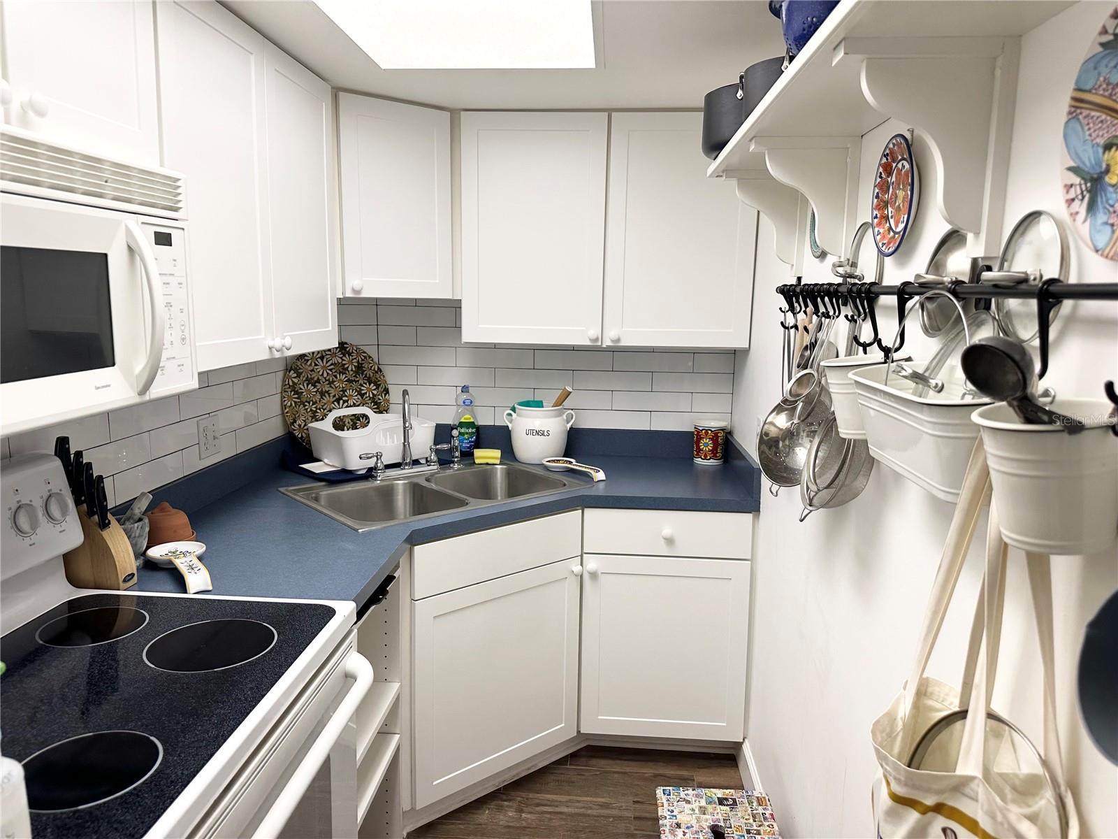 100 WAVERLY WAY #303, CLEARWATER, FL, 33756