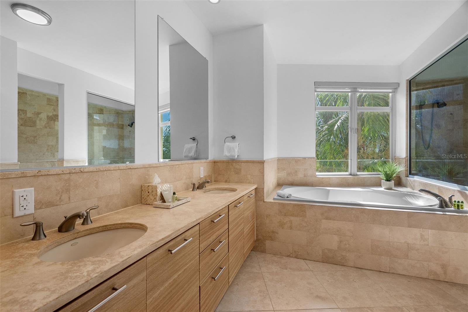 PR9117385 Property Photo