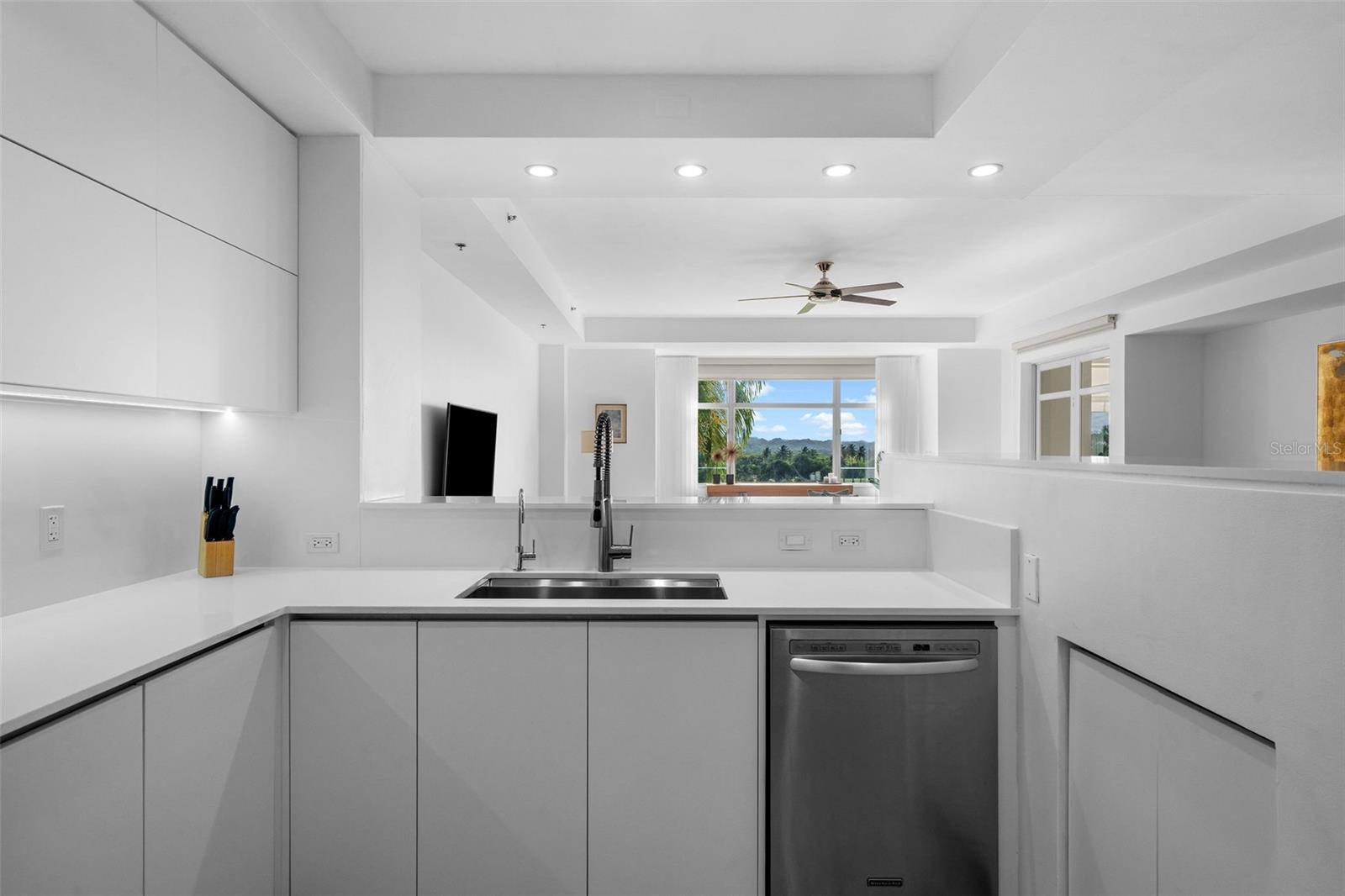 PR9117385 Property Photo