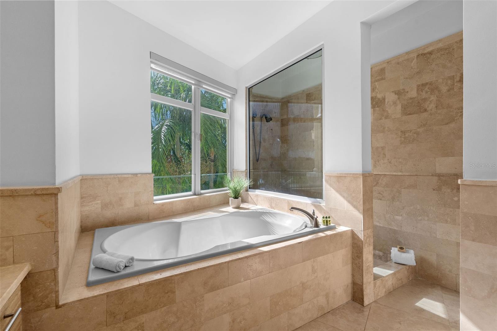 PR9117385 Property Photo