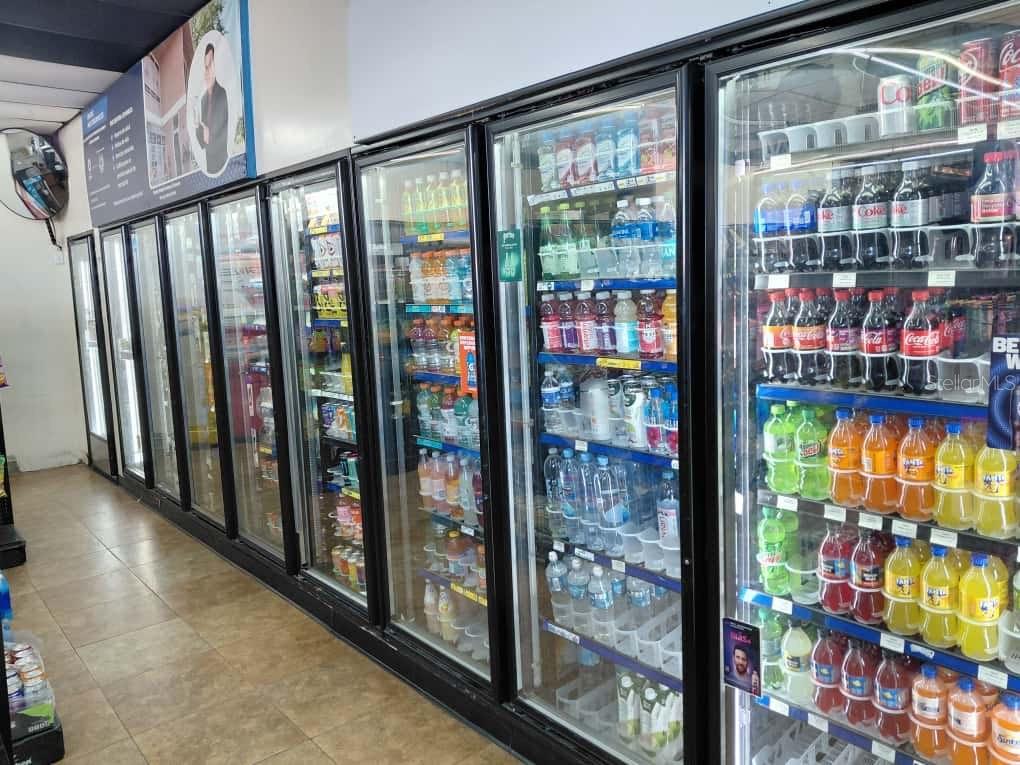 7906 W HILLSBOROUGH AVE, TAMPA, FL, 33615