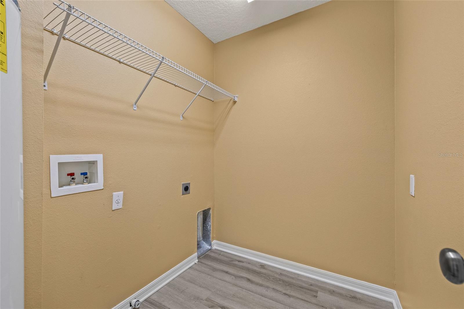 8120 SILENT CREEK DR, TAMPA, FL, 33615