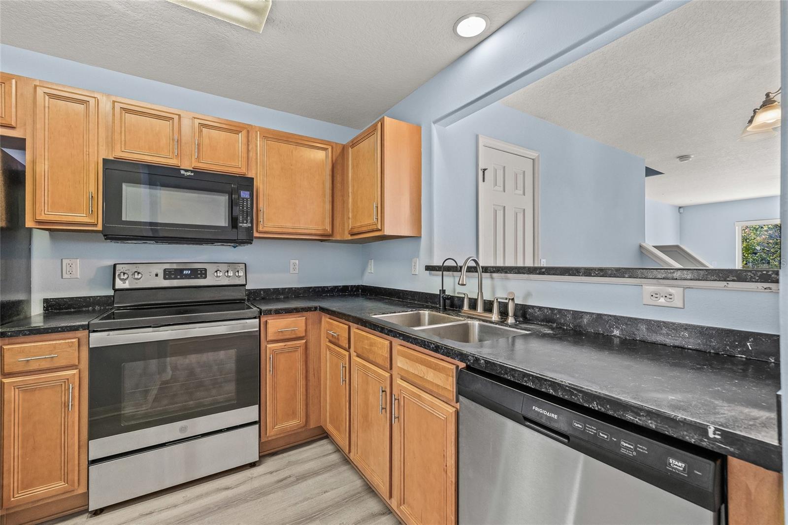 8120 SILENT CREEK DR, TAMPA, FL, 33615