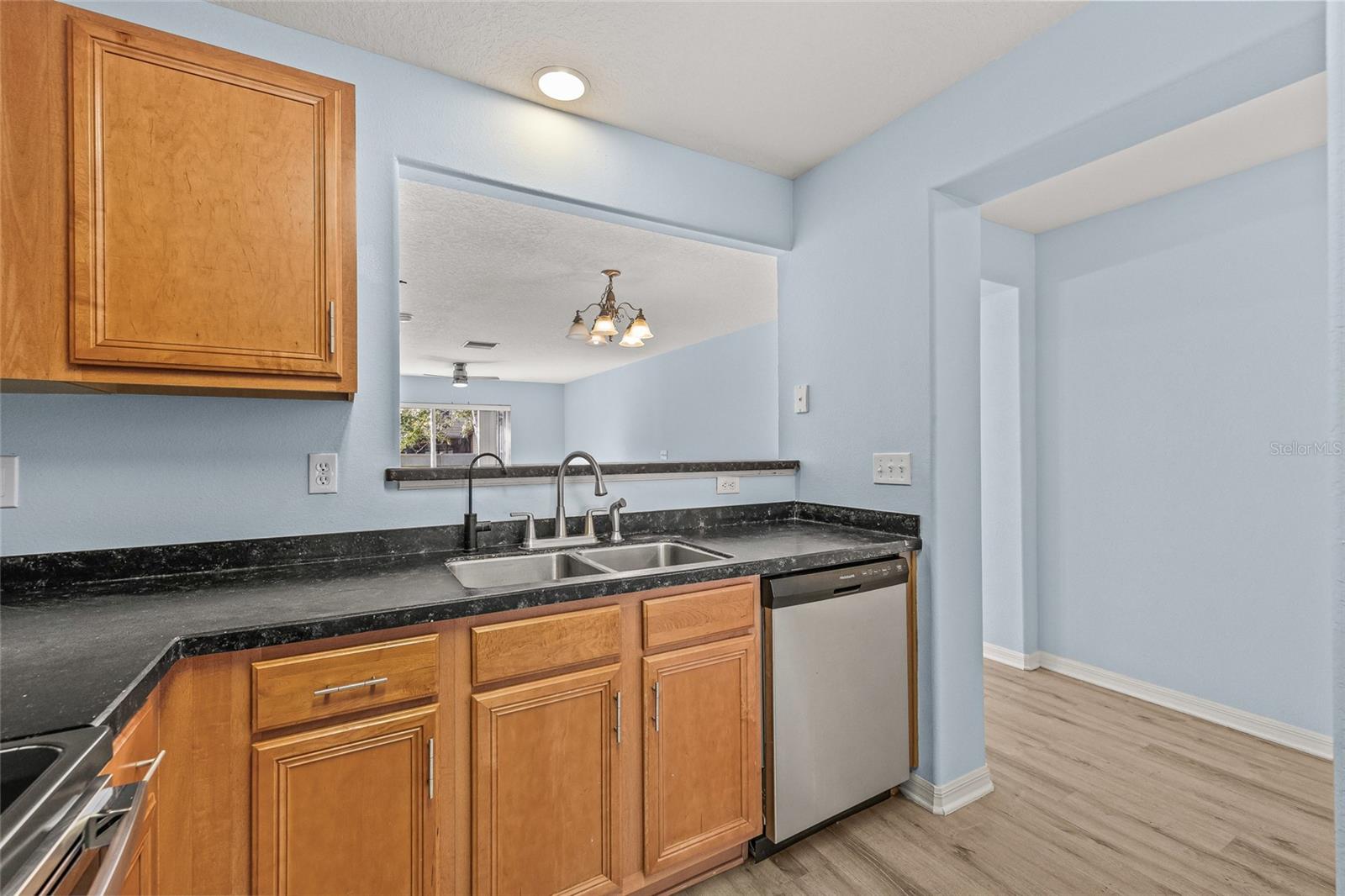 8120 SILENT CREEK DR, TAMPA, FL, 33615