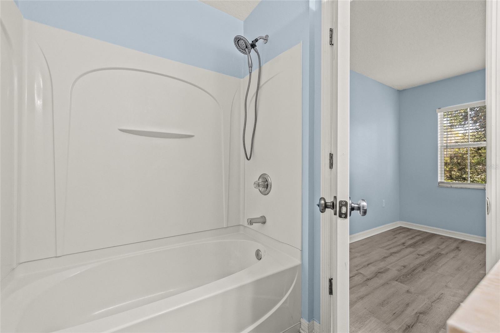 8120 SILENT CREEK DR, TAMPA, FL, 33615