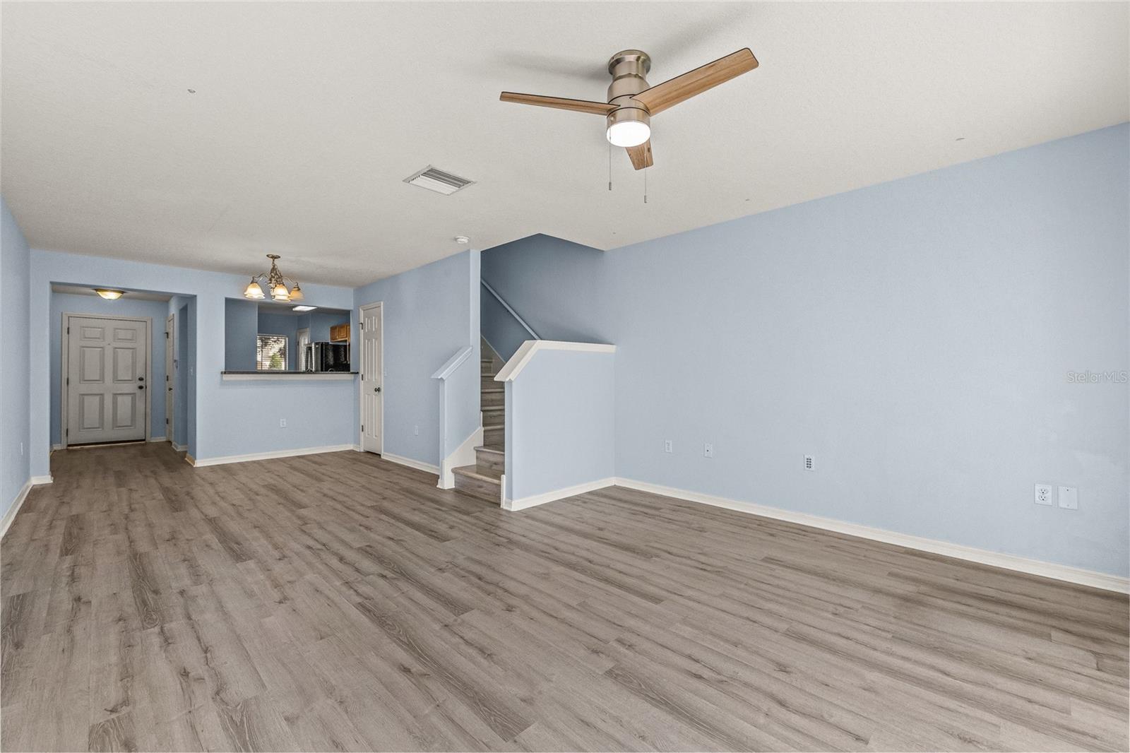 8120 SILENT CREEK DR, TAMPA, FL, 33615