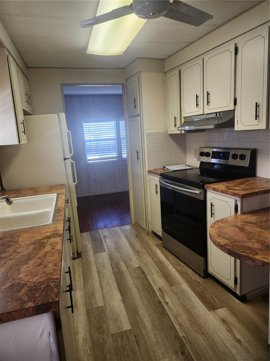 90 RED OAK DR, PALM HARBOR, FL, 34684