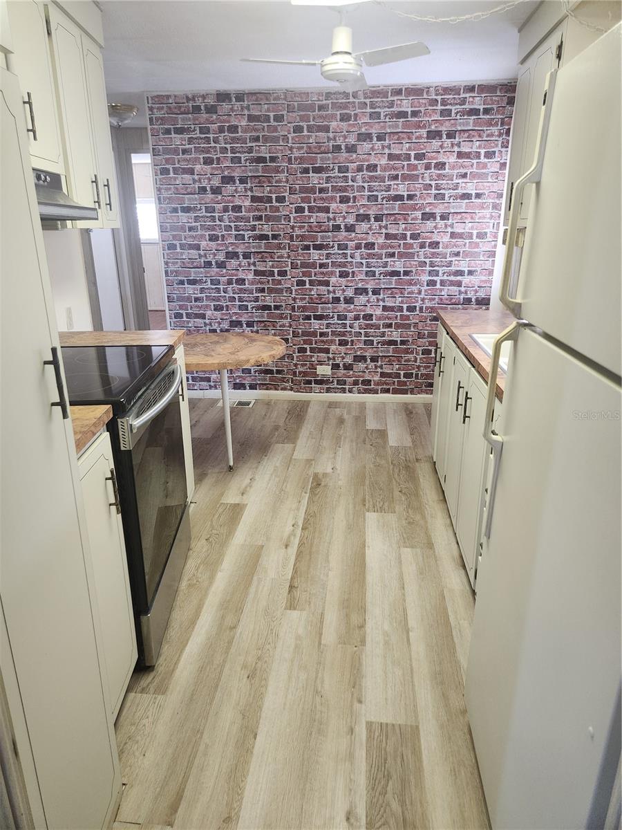 90 RED OAK DR, PALM HARBOR, FL, 34684