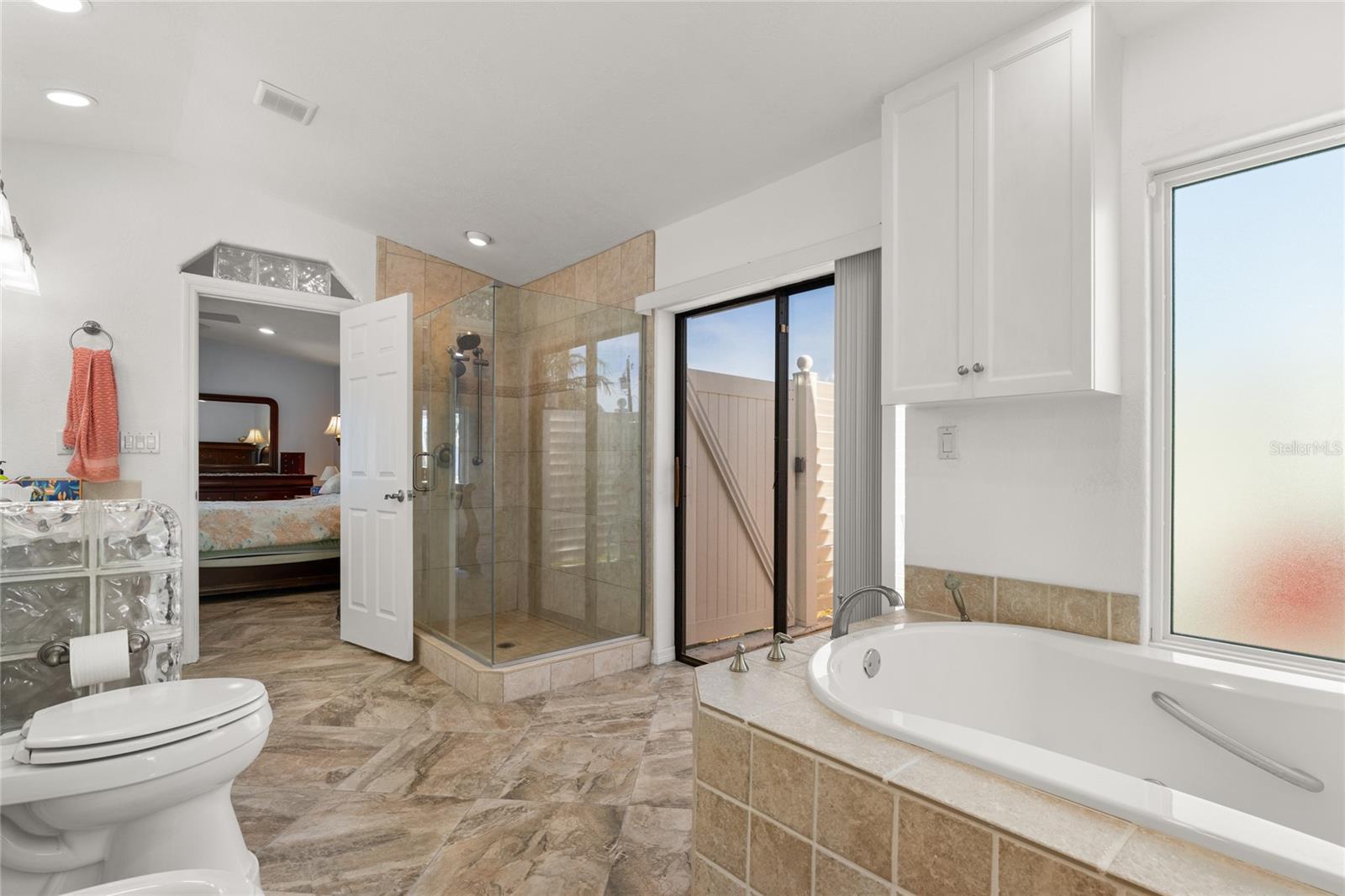 136 CREEK DR SE, PORT CHARLOTTE, FL, 33952