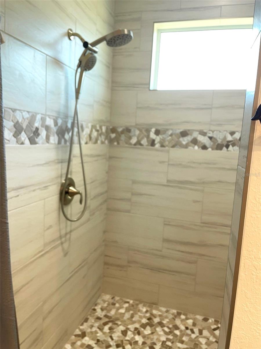 549 E TARPON BLVD NW, PORT CHARLOTTE, FL, 33952