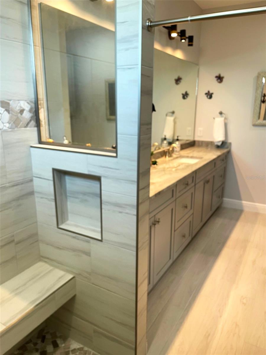 549 E TARPON BLVD NW, PORT CHARLOTTE, FL, 33952