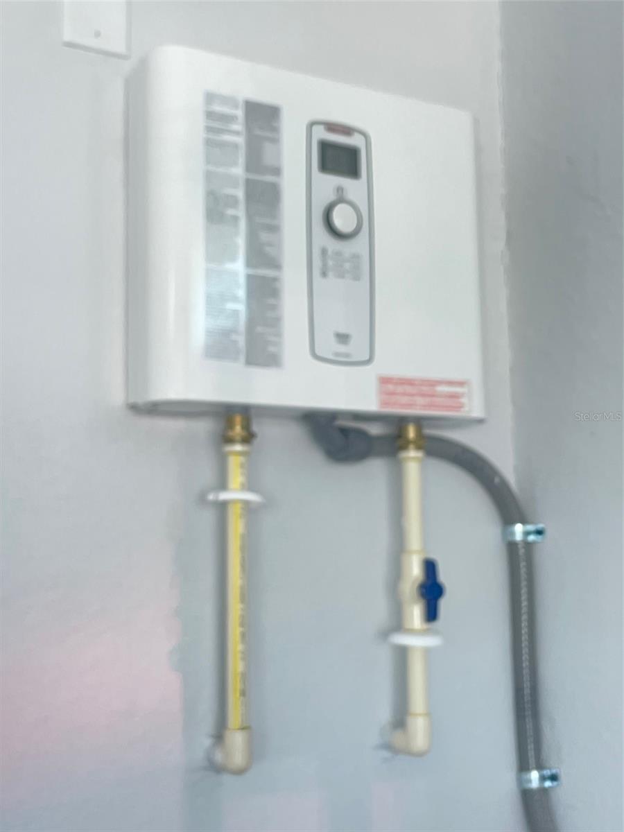 549 E TARPON BLVD NW, PORT CHARLOTTE, FL, 33952