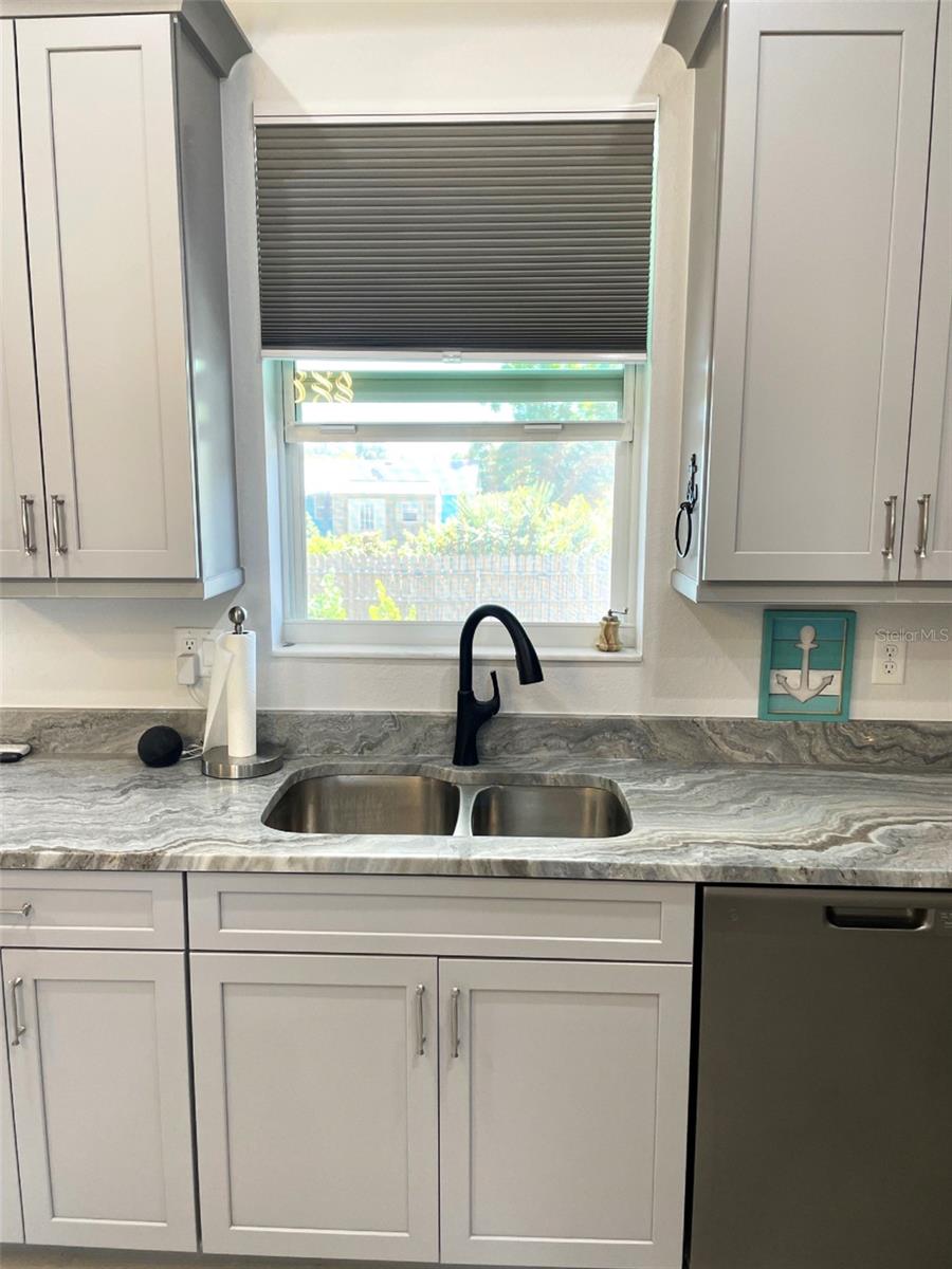 549 E TARPON BLVD NW, PORT CHARLOTTE, FL, 33952