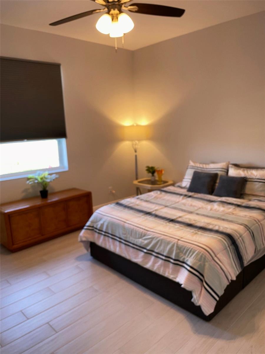 549 E TARPON BLVD NW, PORT CHARLOTTE, FL, 33952