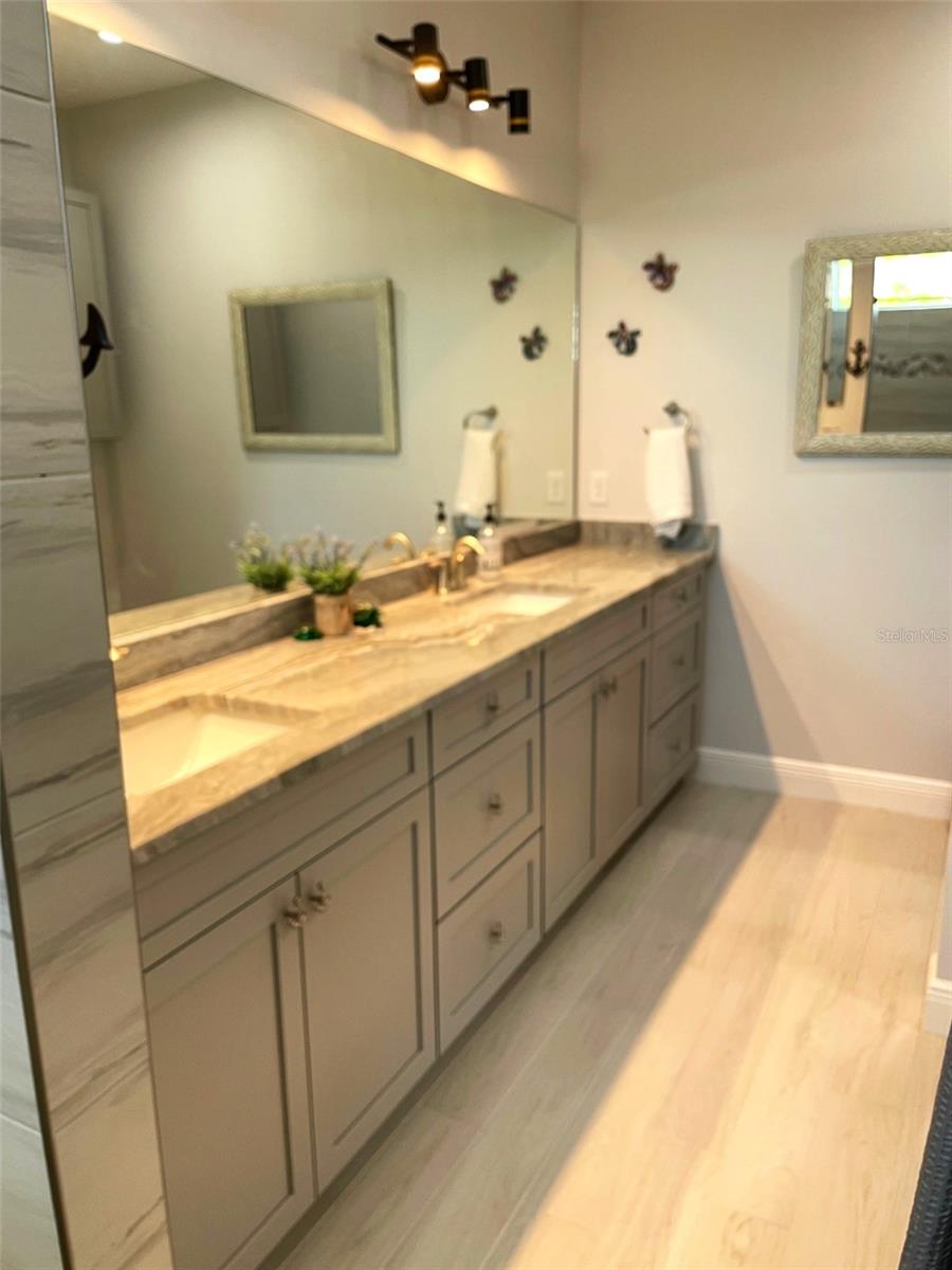 549 E TARPON BLVD NW, PORT CHARLOTTE, FL, 33952