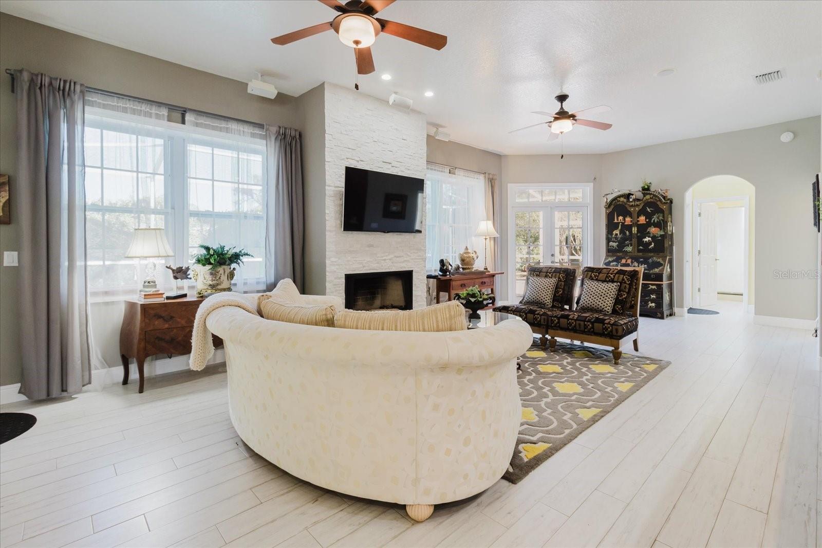 13510 WESTSHIRE DR, TAMPA, FL, 33618