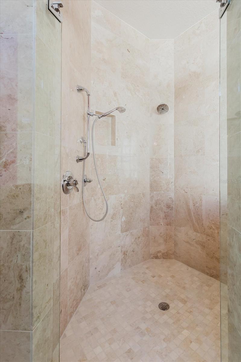 13510 WESTSHIRE DR, TAMPA, FL, 33618