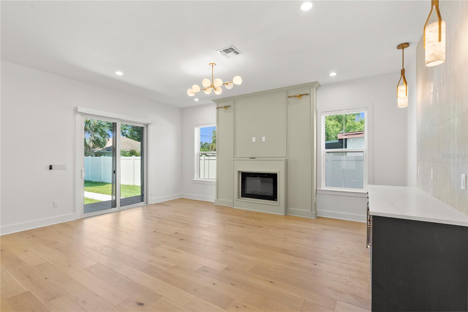 921 12TH ST N, ST PETERSBURG, FL, 33705