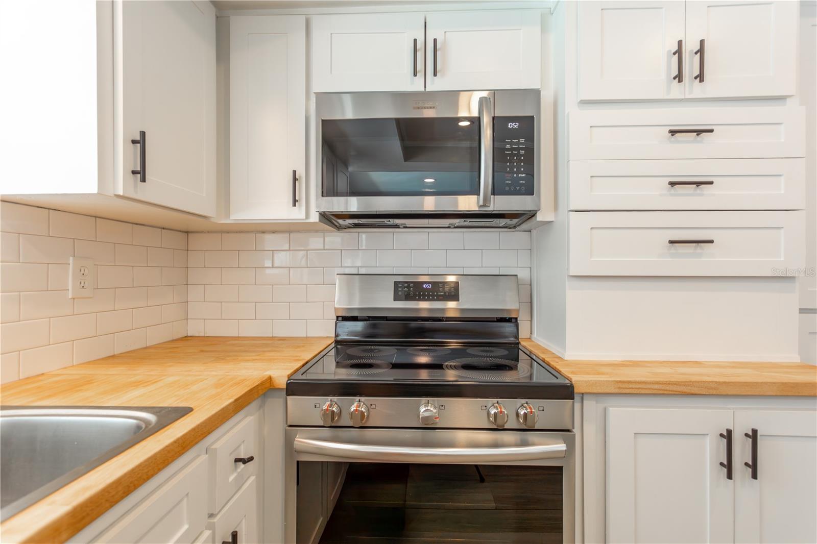 2021 VALLEY DR, DUNEDIN, FL, 34698