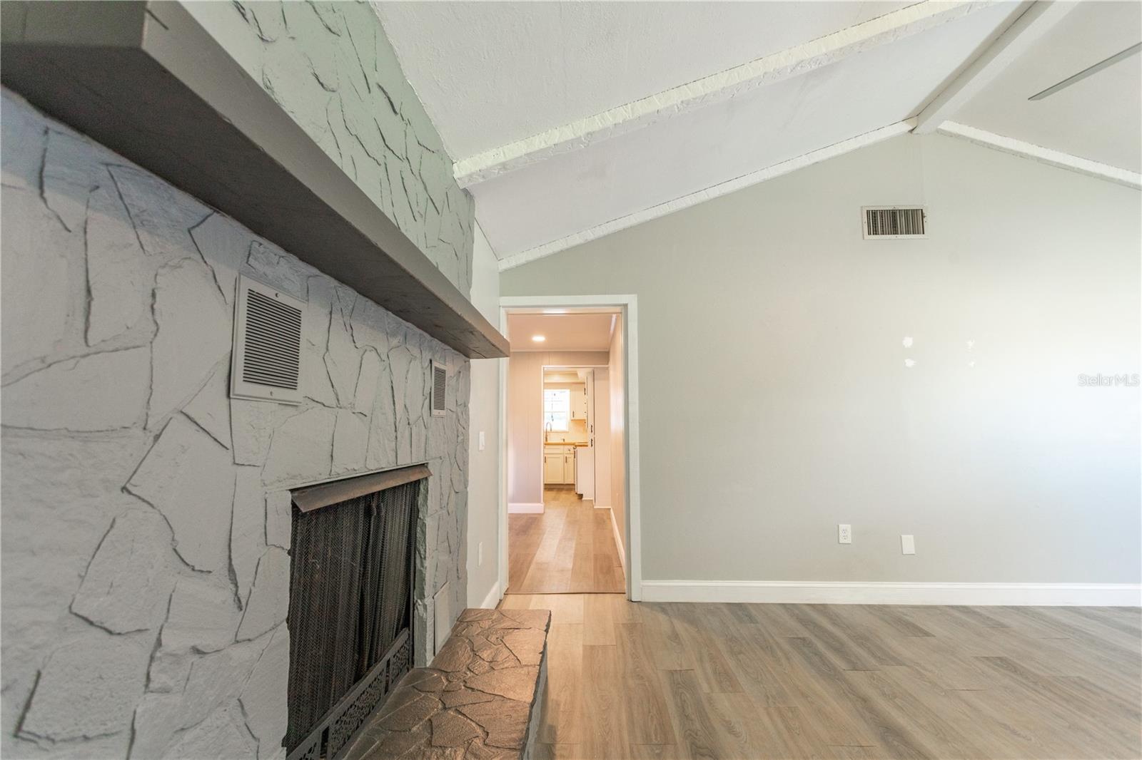 2021 VALLEY DR, DUNEDIN, FL, 34698