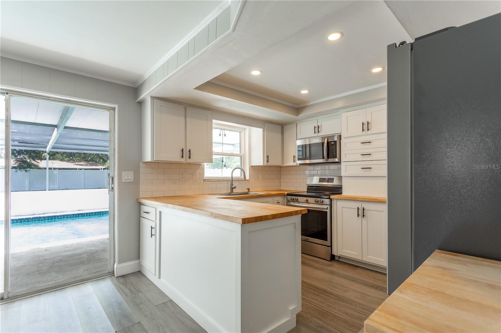 2021 VALLEY DR, DUNEDIN, FL, 34698