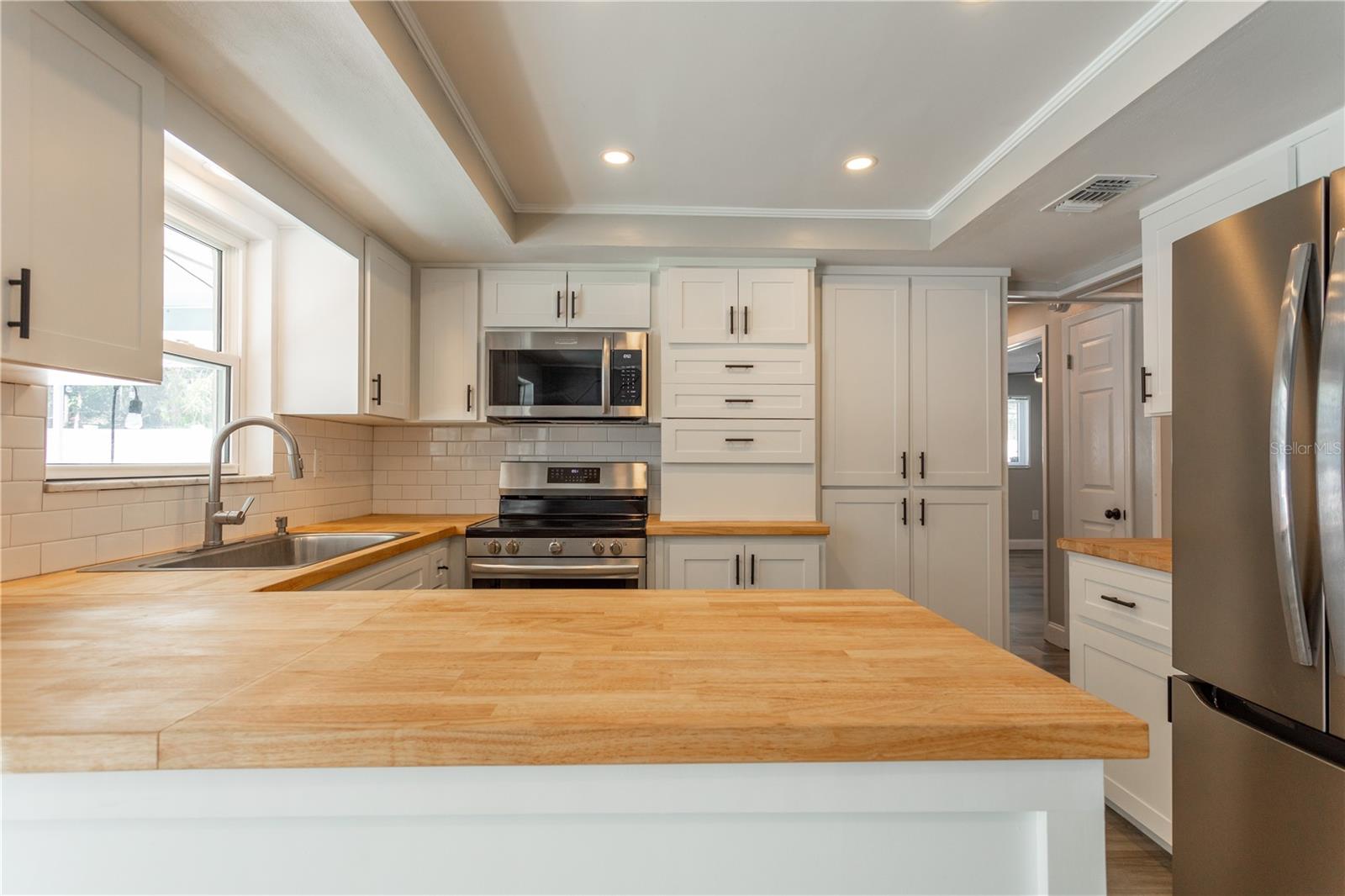 2021 VALLEY DR, DUNEDIN, FL, 34698