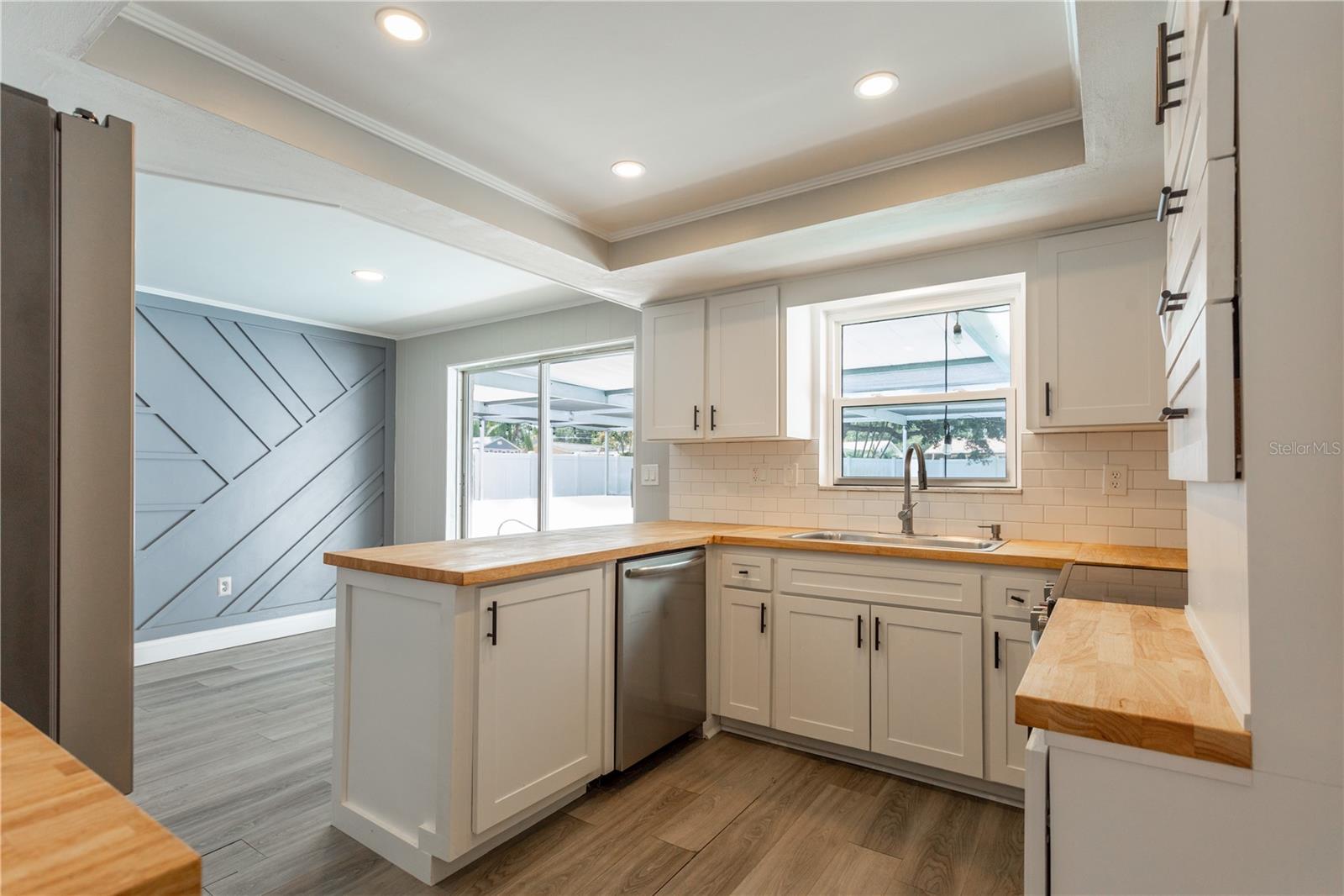 2021 VALLEY DR, DUNEDIN, FL, 34698