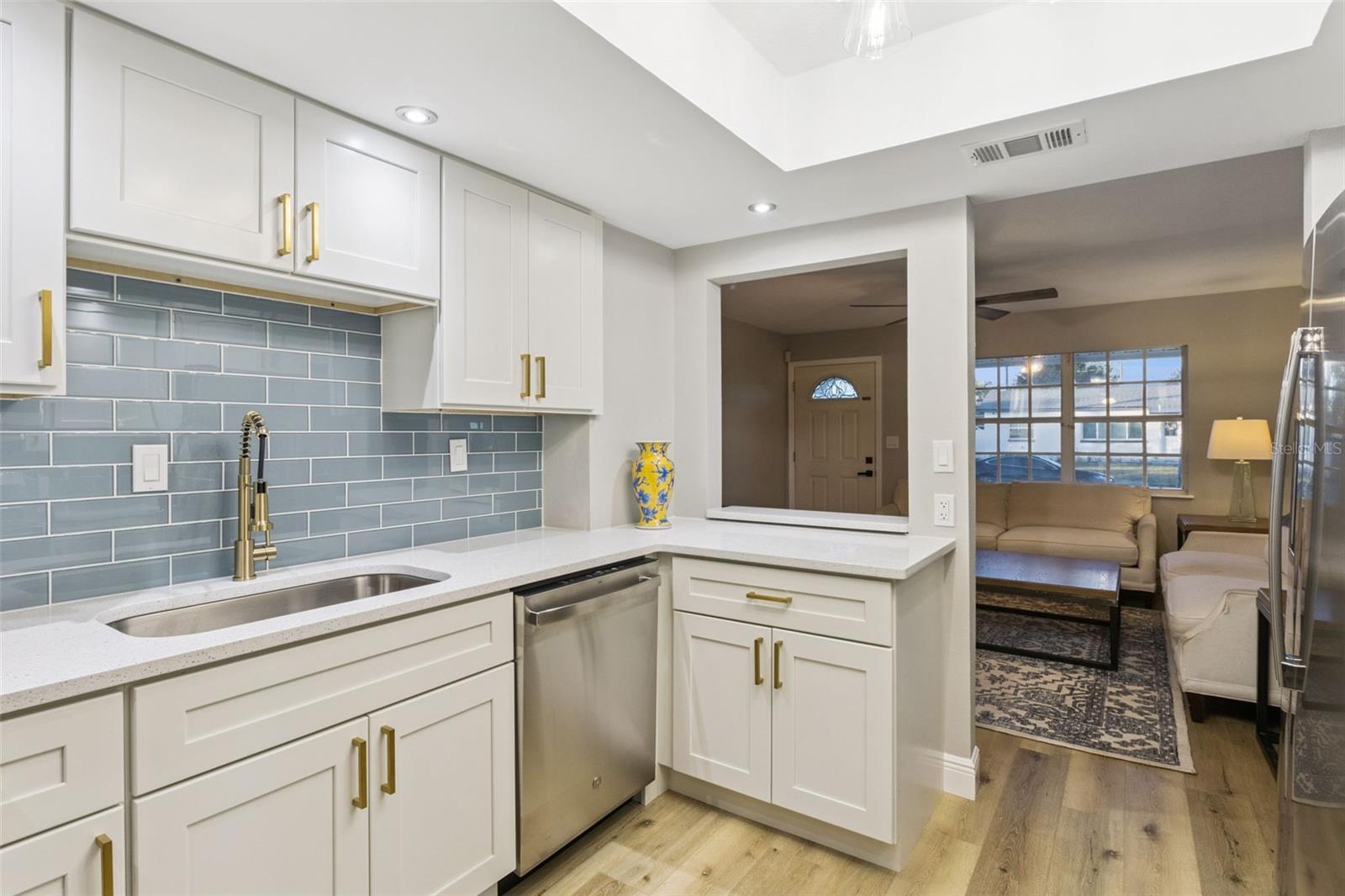 200 82ND AVE N, ST PETERSBURG, FL, 33702