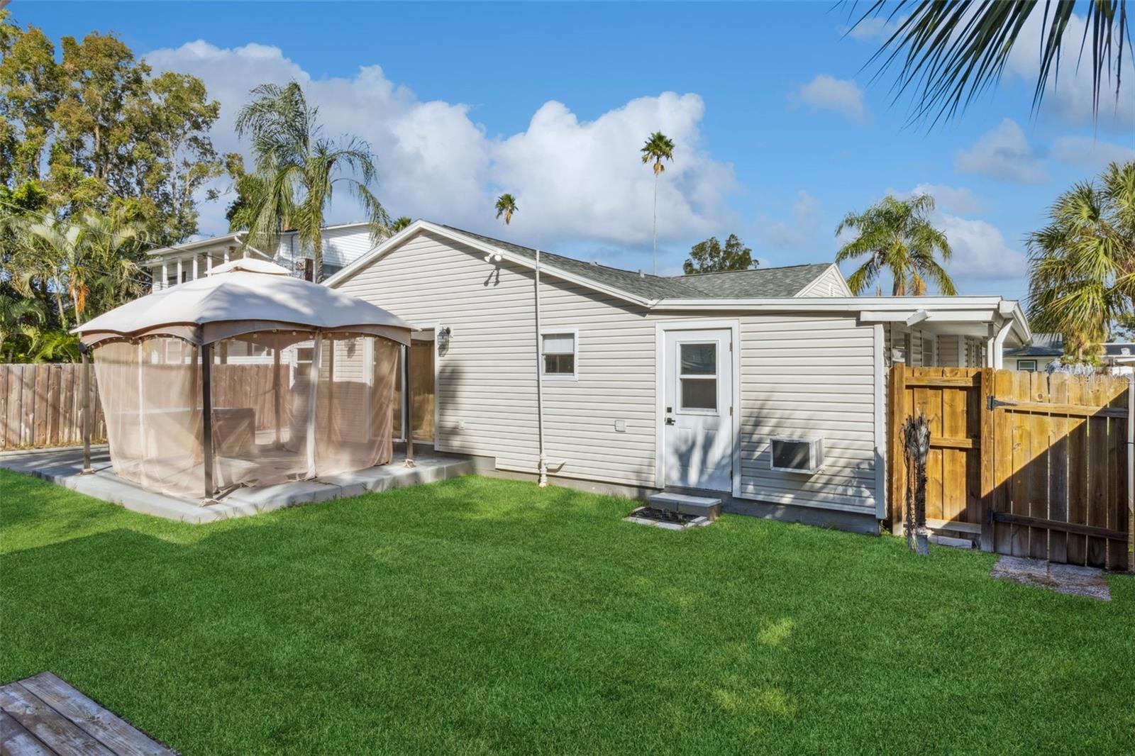 200 82ND AVE N, ST PETERSBURG, FL, 33702