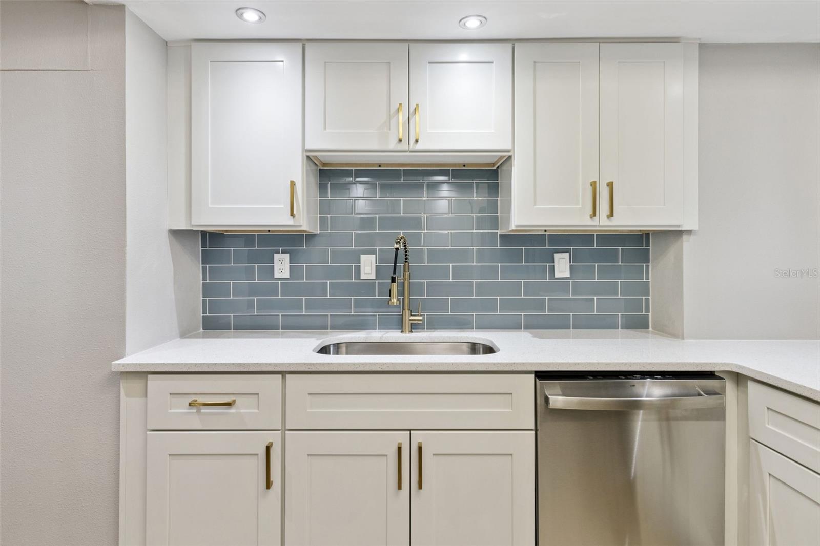 200 82ND AVE N, ST PETERSBURG, FL, 33702