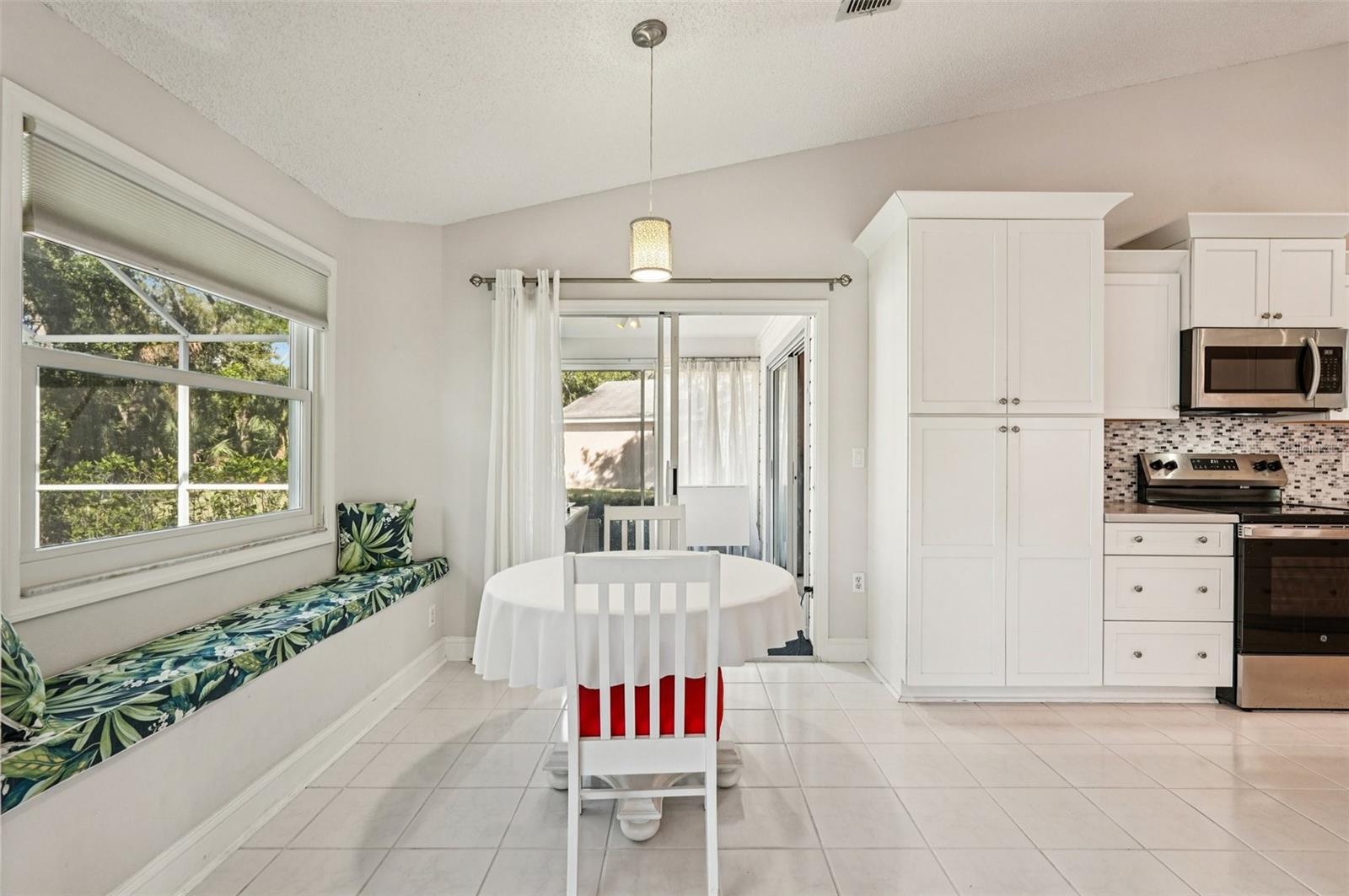 3821 GARDEN LAKES ESTATES DR, BRADENTON, FL, 34203