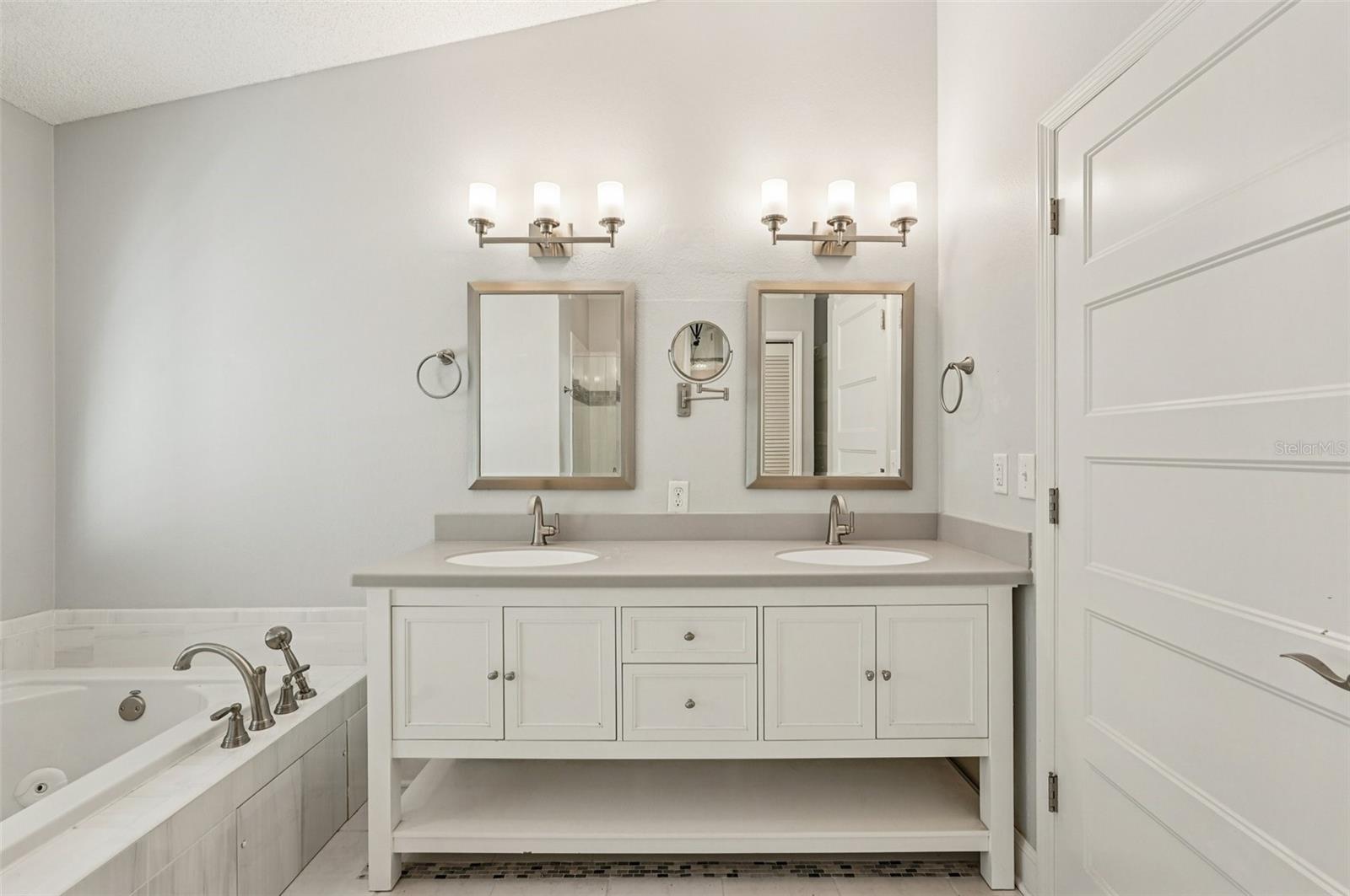 3821 GARDEN LAKES ESTATES DR, BRADENTON, FL, 34203