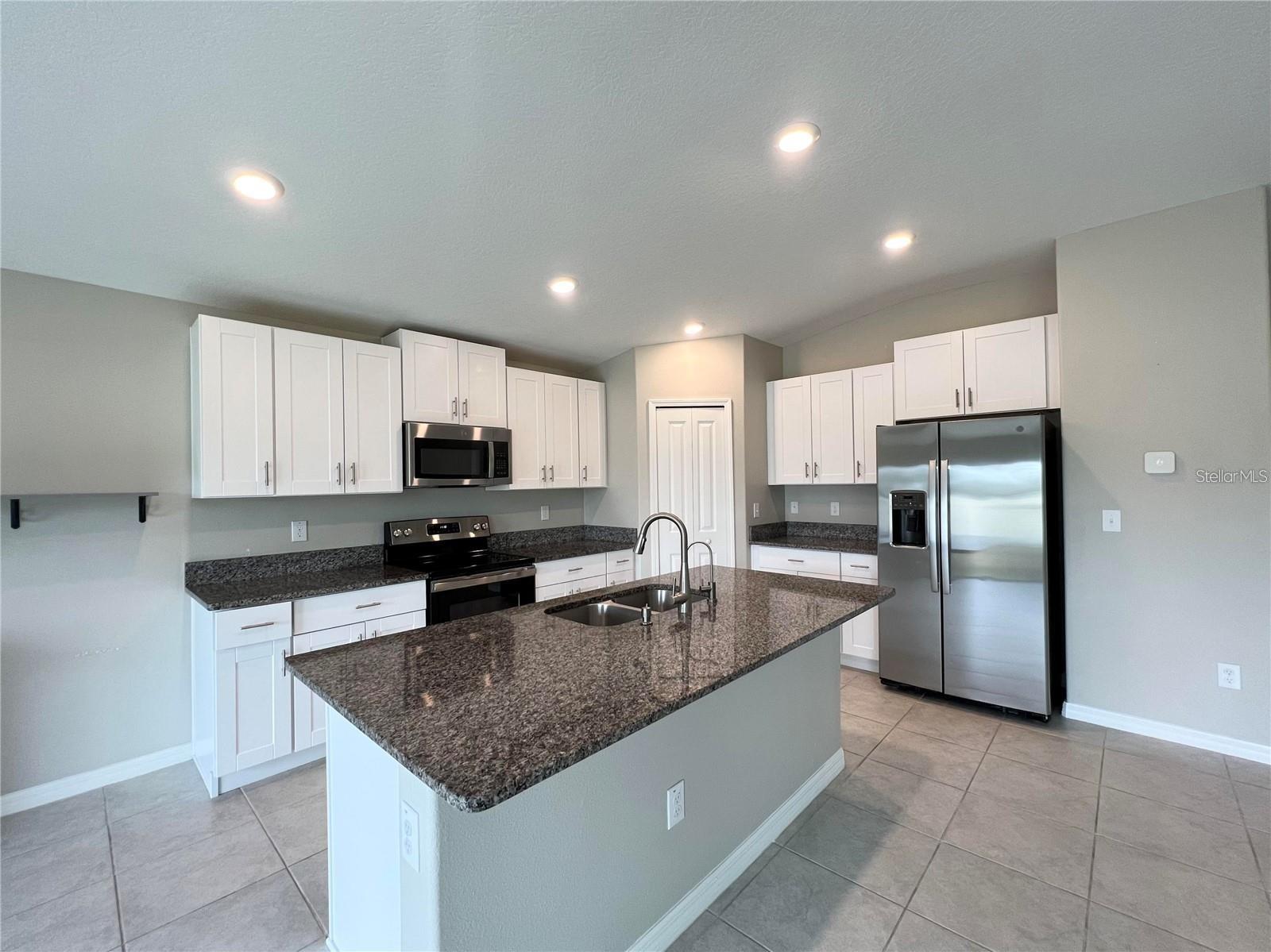 7115 PARADISE ISLAND CT, SUN CITY CENTER, FL, 33573