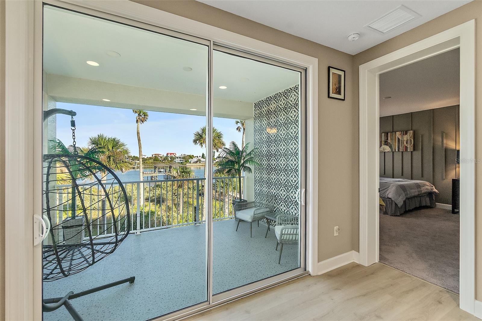 54 N RIVERWALK DR, PALM COAST, FL, 32137