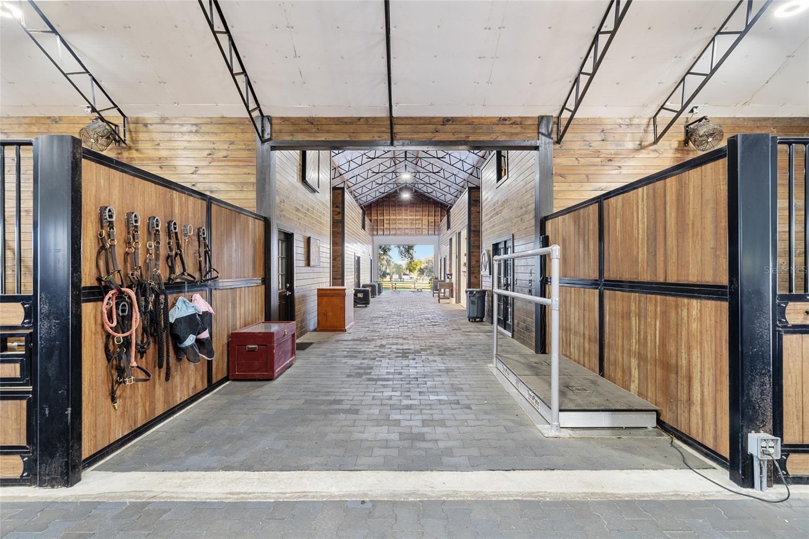 10310 GOPHER RD, HOWEY IN THE HILLS, FL, 34737