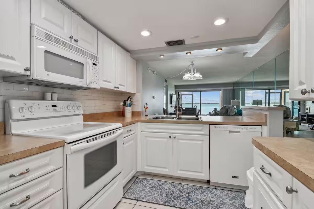 6177 SUN BLVD #109, ST PETERSBURG, FL, 33715