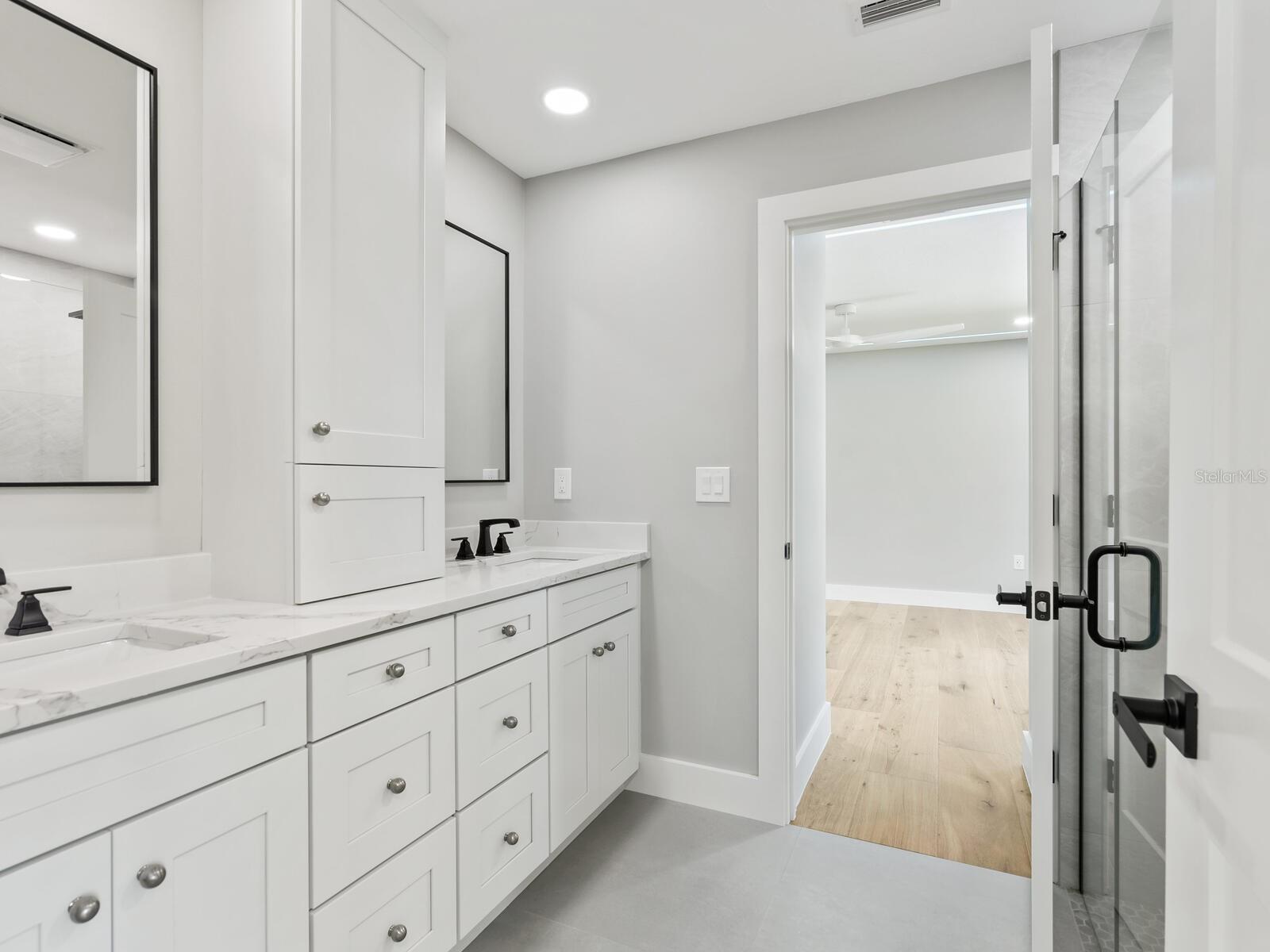 180 LOOKOUT POINT DR, OSPREY, FL, 34229