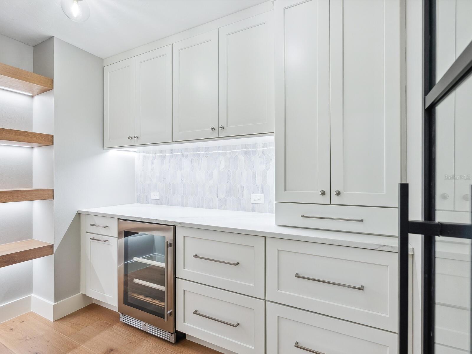 180 LOOKOUT POINT DR, OSPREY, FL, 34229