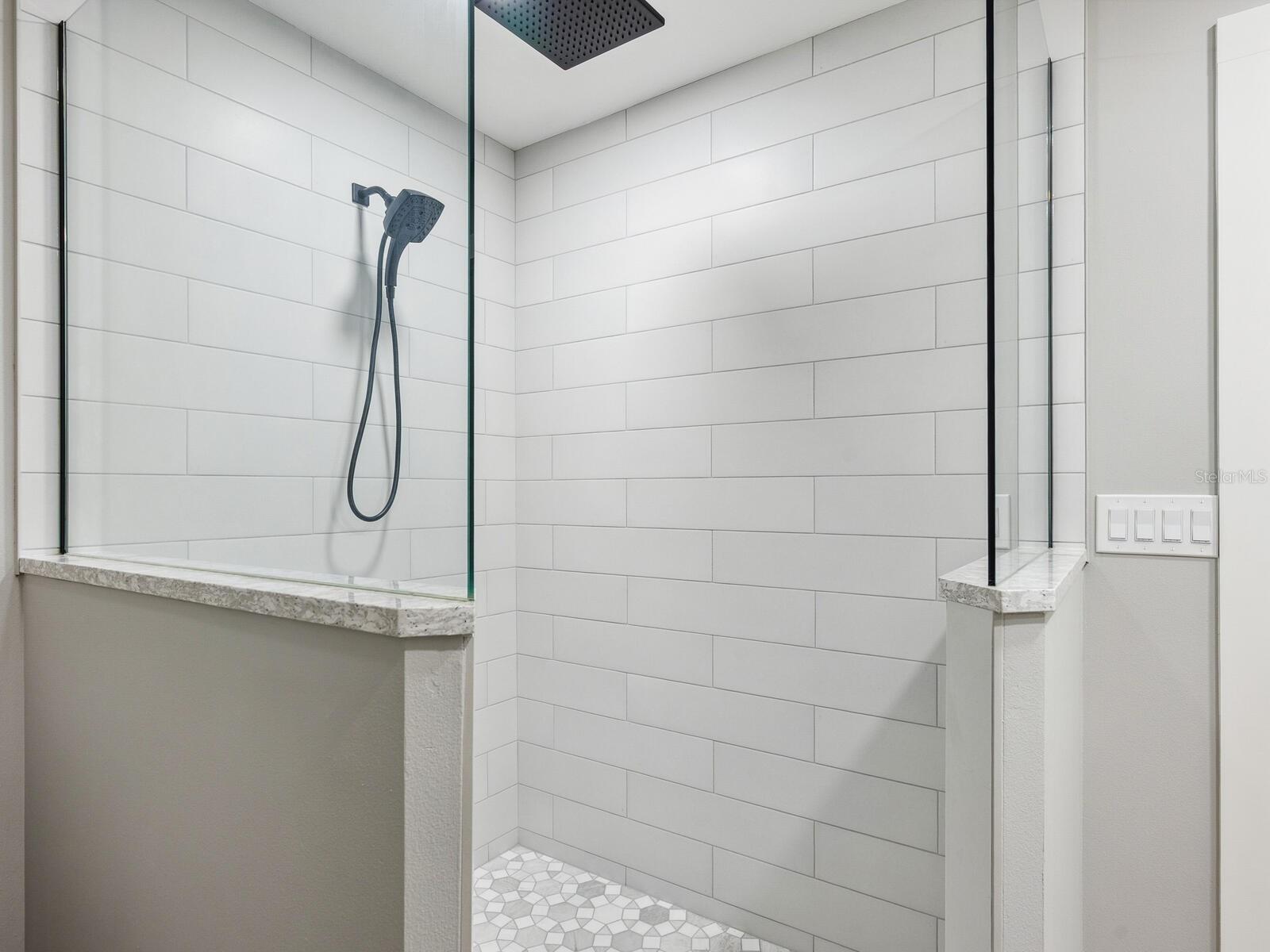 180 LOOKOUT POINT DR, OSPREY, FL, 34229