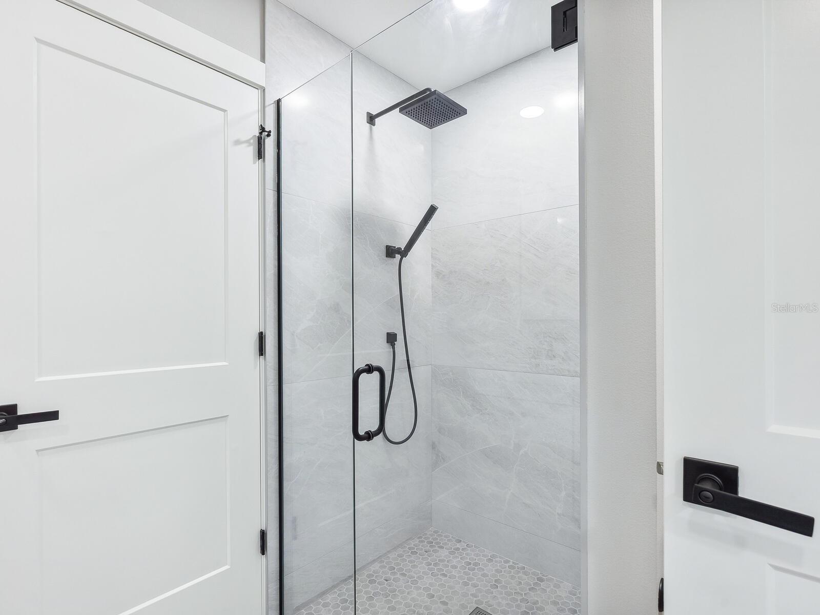 180 LOOKOUT POINT DR, OSPREY, FL, 34229