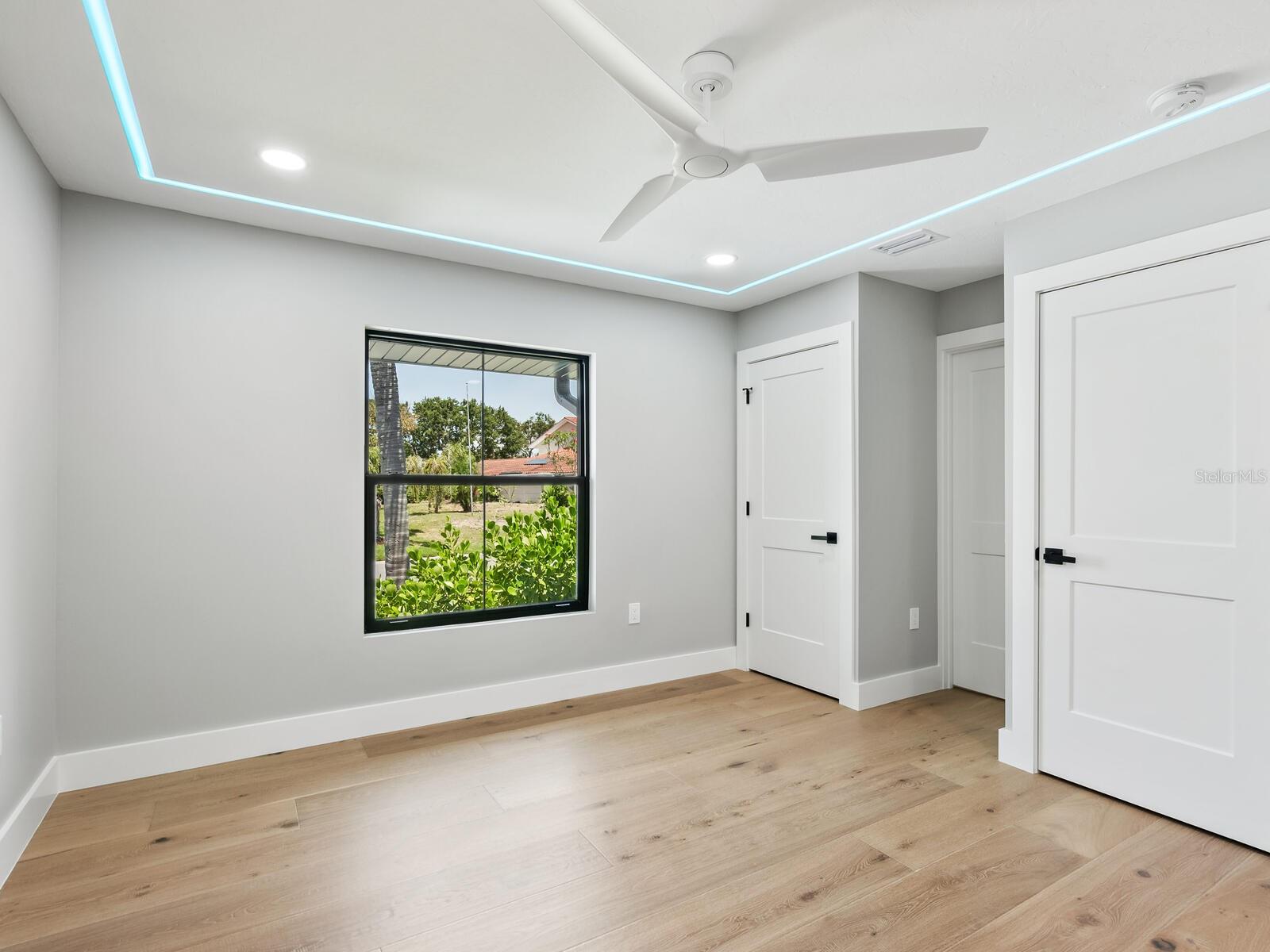 180 LOOKOUT POINT DR, OSPREY, FL, 34229