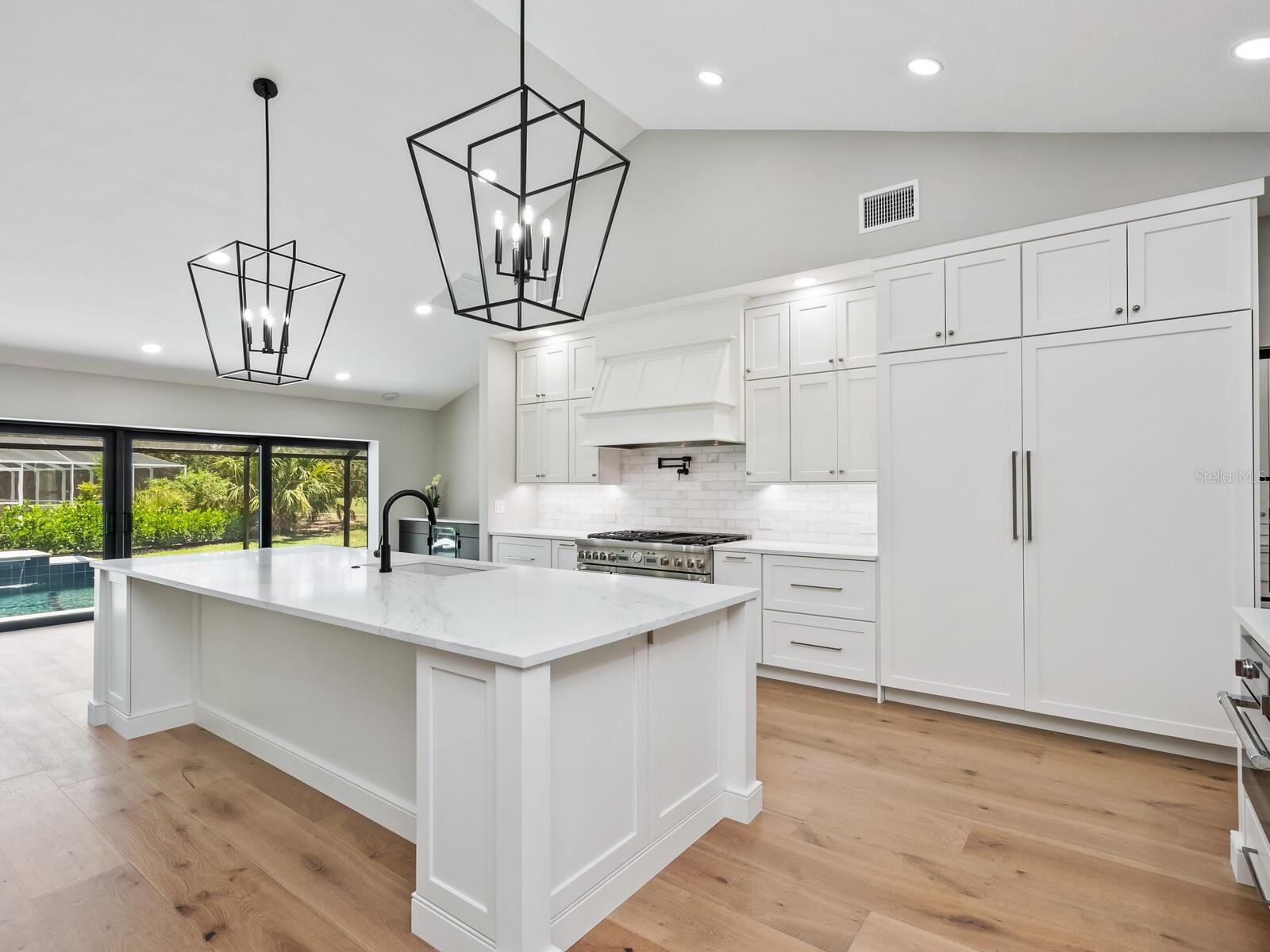 180 LOOKOUT POINT DR, OSPREY, FL, 34229