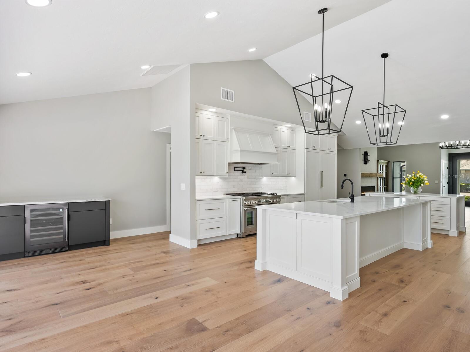 180 LOOKOUT POINT DR, OSPREY, FL, 34229