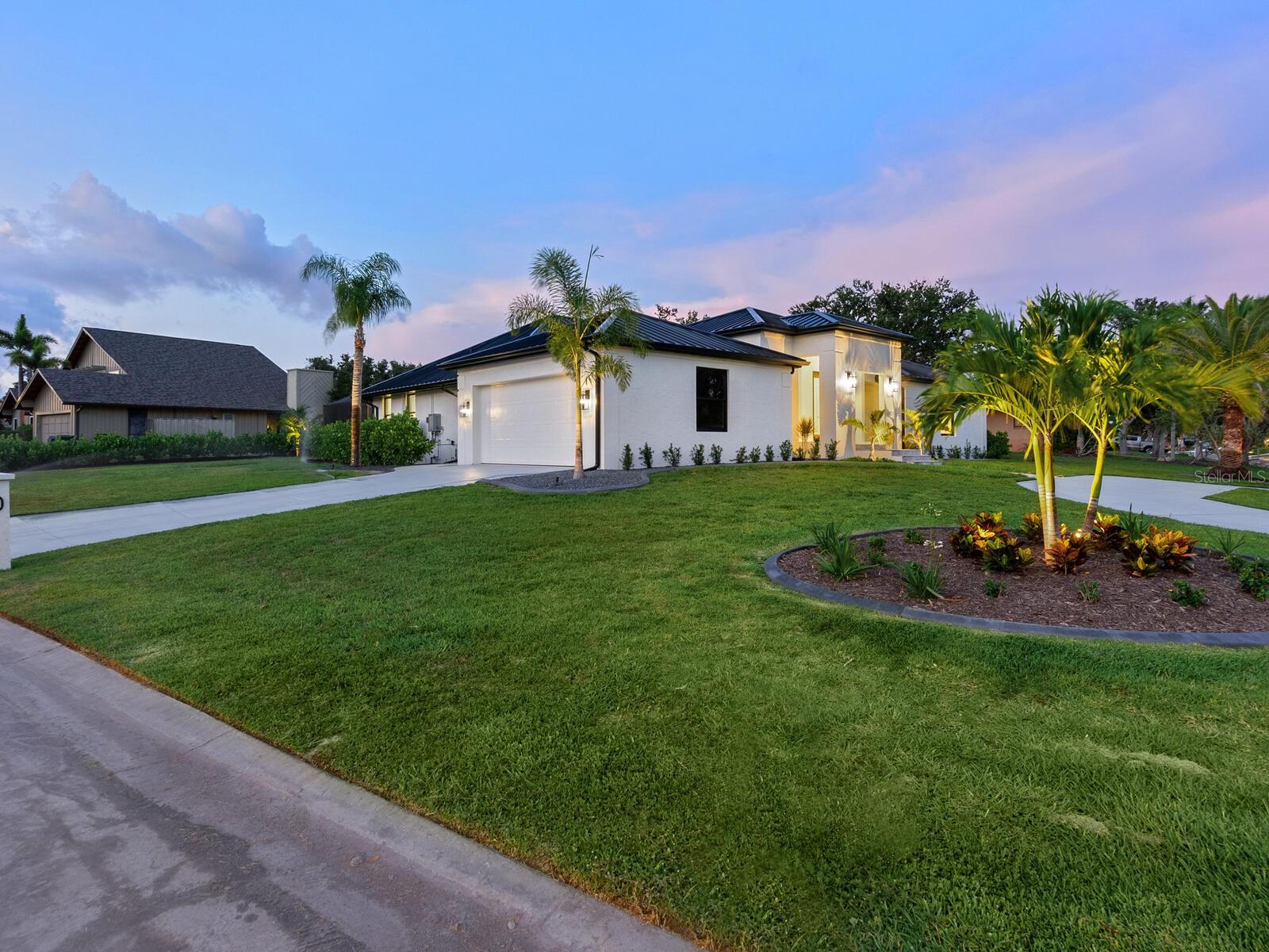 180 LOOKOUT POINT DR, OSPREY, FL, 34229