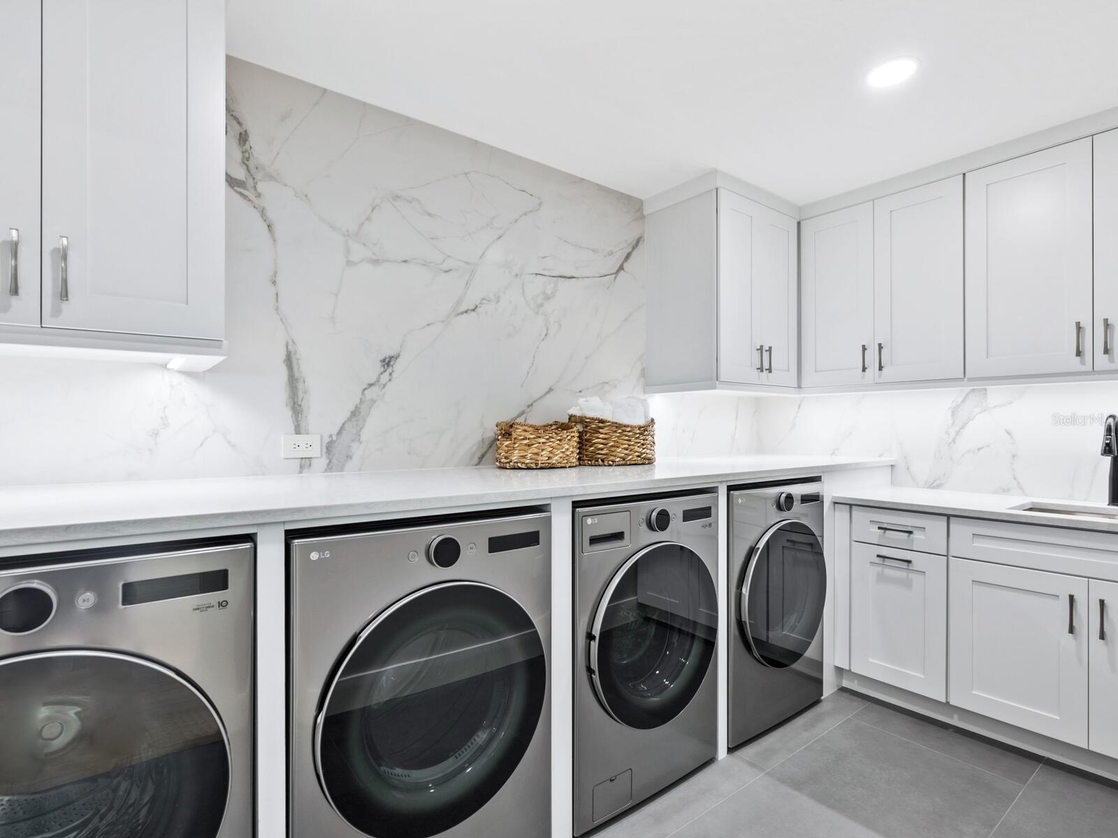 180 LOOKOUT POINT DR, OSPREY, FL, 34229